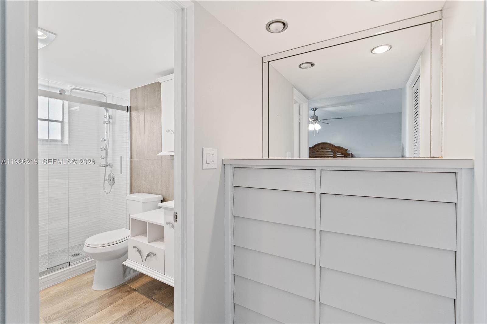 408 2 / 2 992 sq. ft. $ 2026-03-19 0 foto