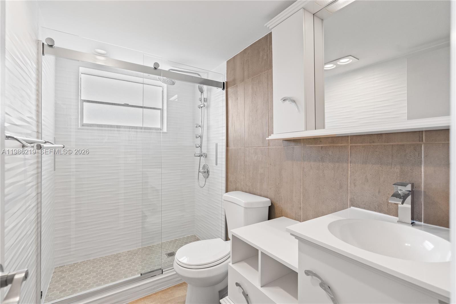 408 2 / 2 992 sq. ft. $ 2026-03-19 0 foto