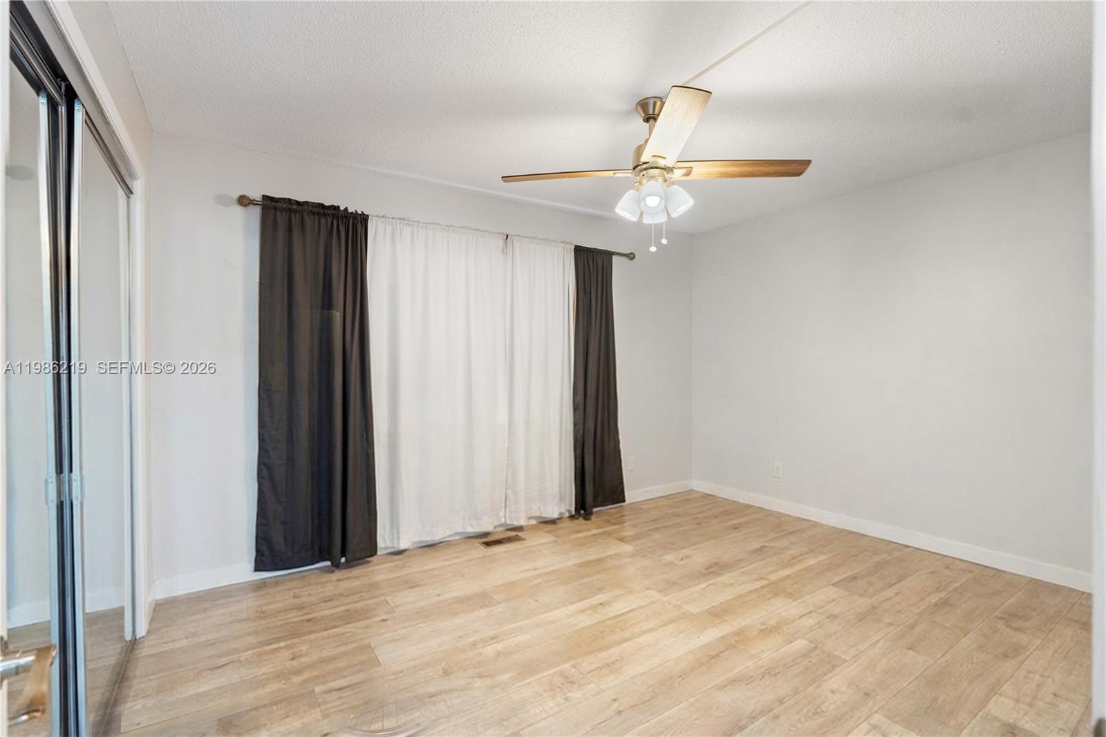 408 2 / 2 992 sq. ft. $ 2026-03-19 0 foto