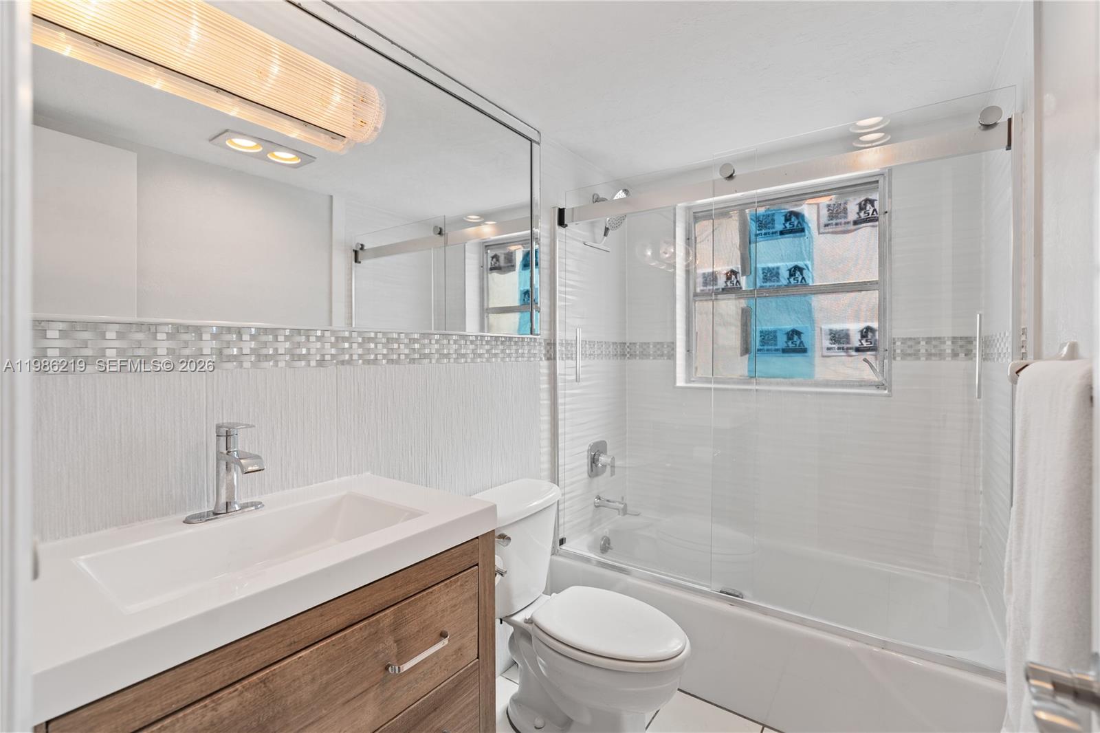 408 2 / 2 992 sq. ft. $ 2026-03-19 0 foto