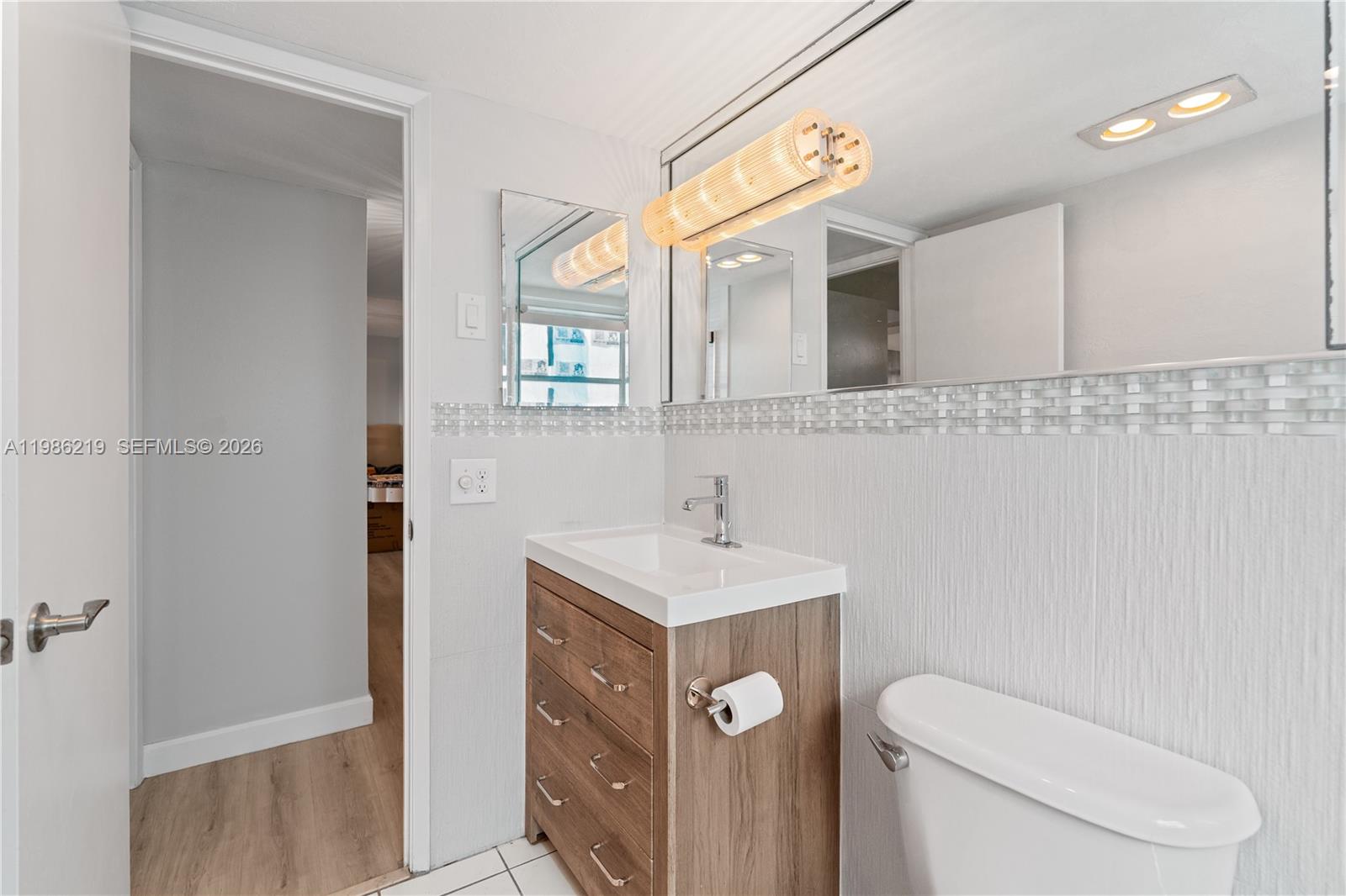 408 2 / 2 992 sq. ft. $ 2026-03-19 0 foto