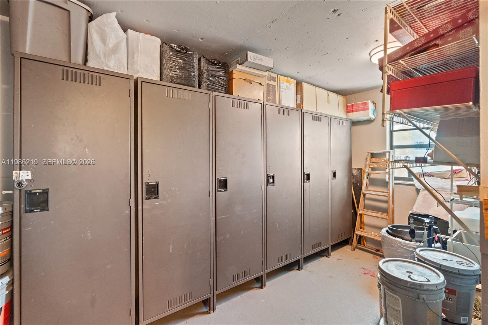 408 2 / 2 992 sq. ft. $ 2026-03-19 0 foto