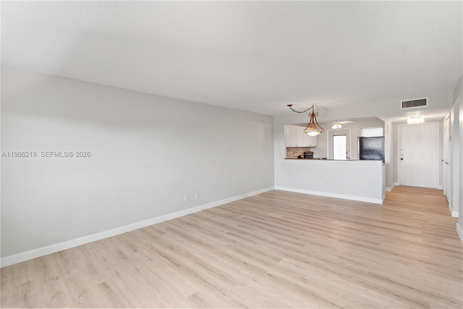 408 2 / 2 992 sq. ft. $ 2026-03-19 0 foto