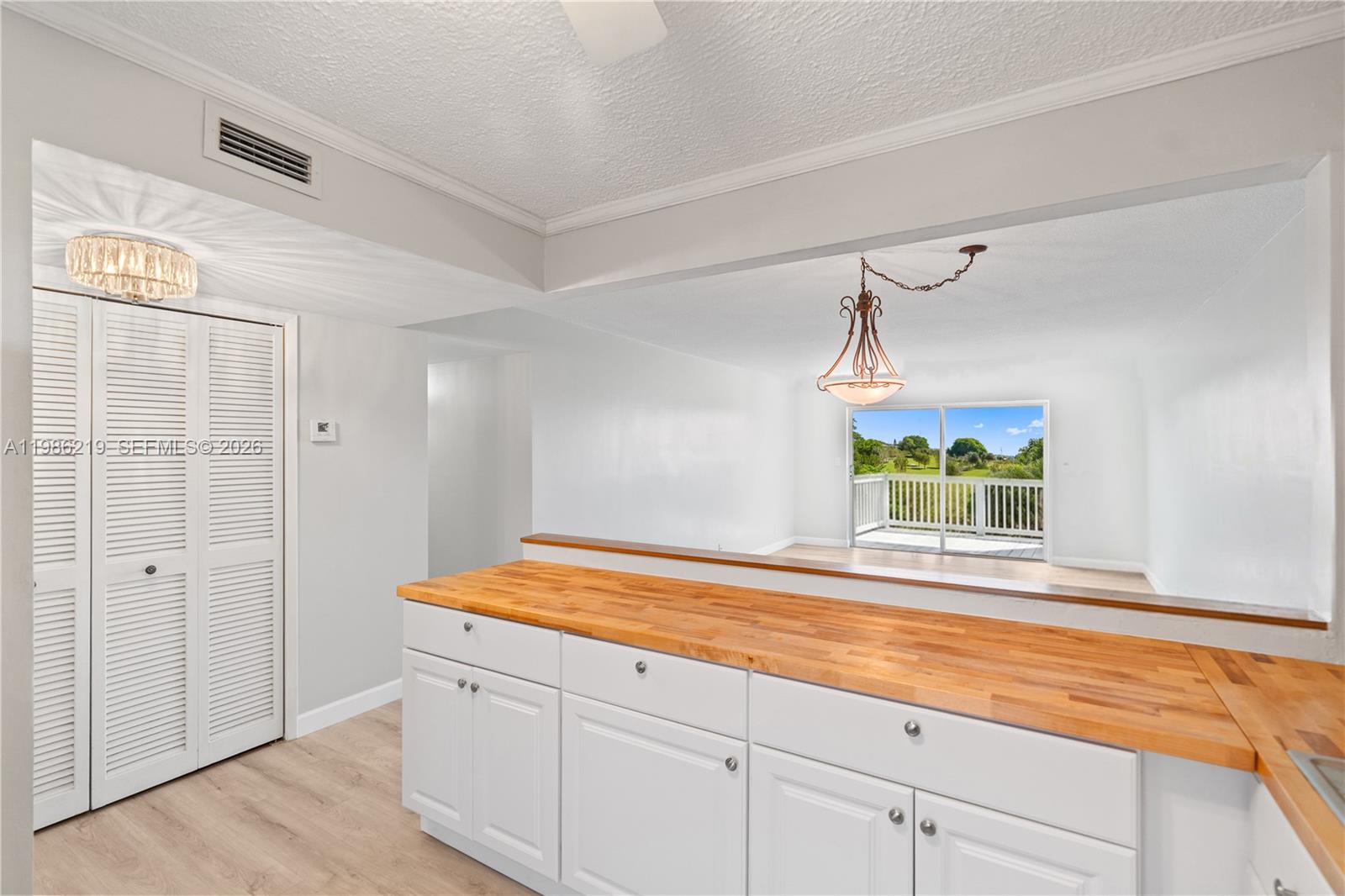 408 2 / 2 992 sq. ft. $ 2026-03-19 0 foto