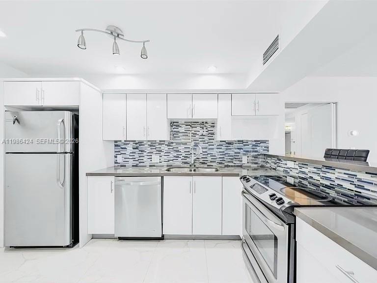 Photo of 20301 Country Club Dr  #1023, Aventura, Florida, 33180 - 