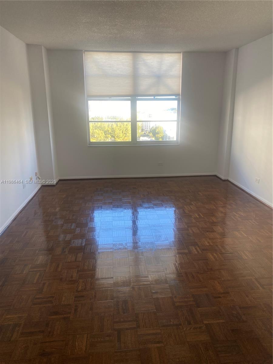 1206 1 / 2 938 sq. ft. $ 2026-03-20 0 Photo