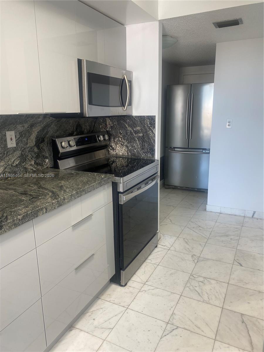 1206 1 / 2 938 sq. ft. $ 2026-03-20 0 Photo