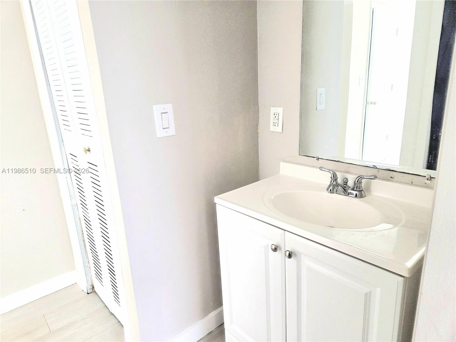 100 1 / 2 883 sq. ft. $ 2026-03-20 0 Photo