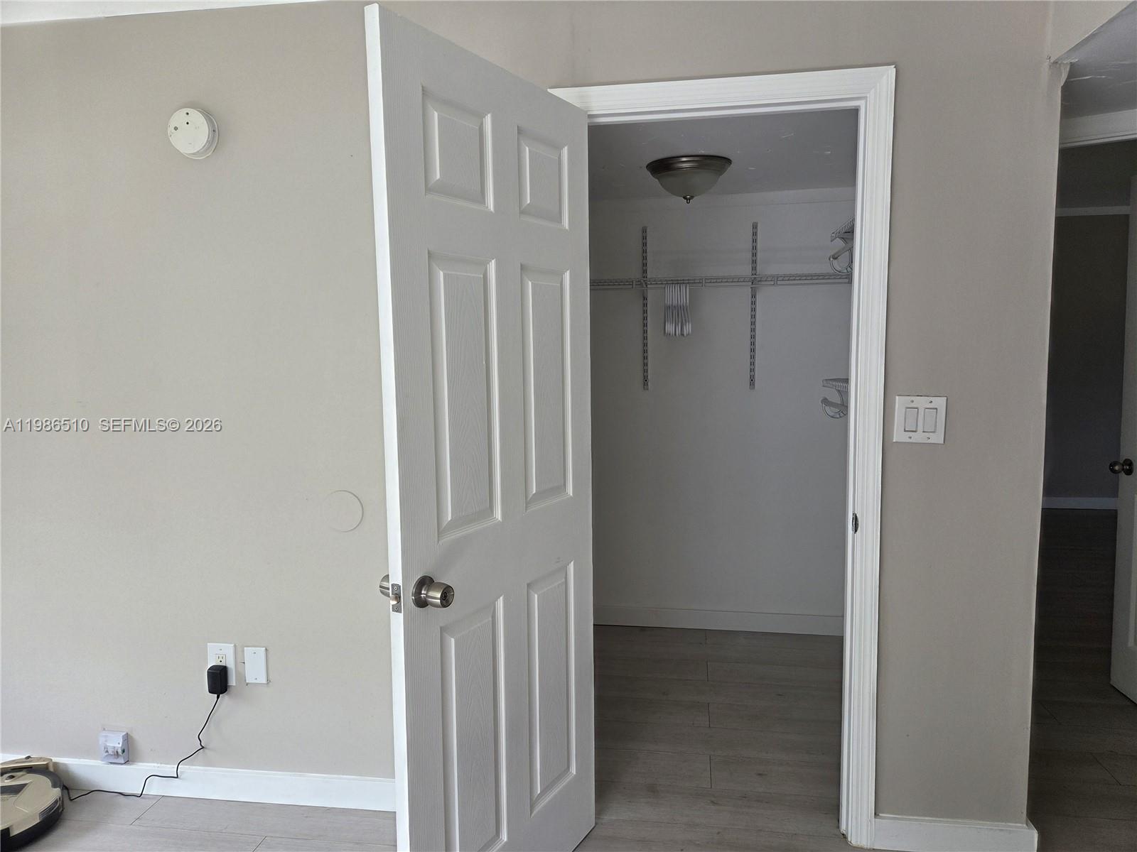 100 1 / 2 883 sq. ft. $ 2026-03-20 0 Photo