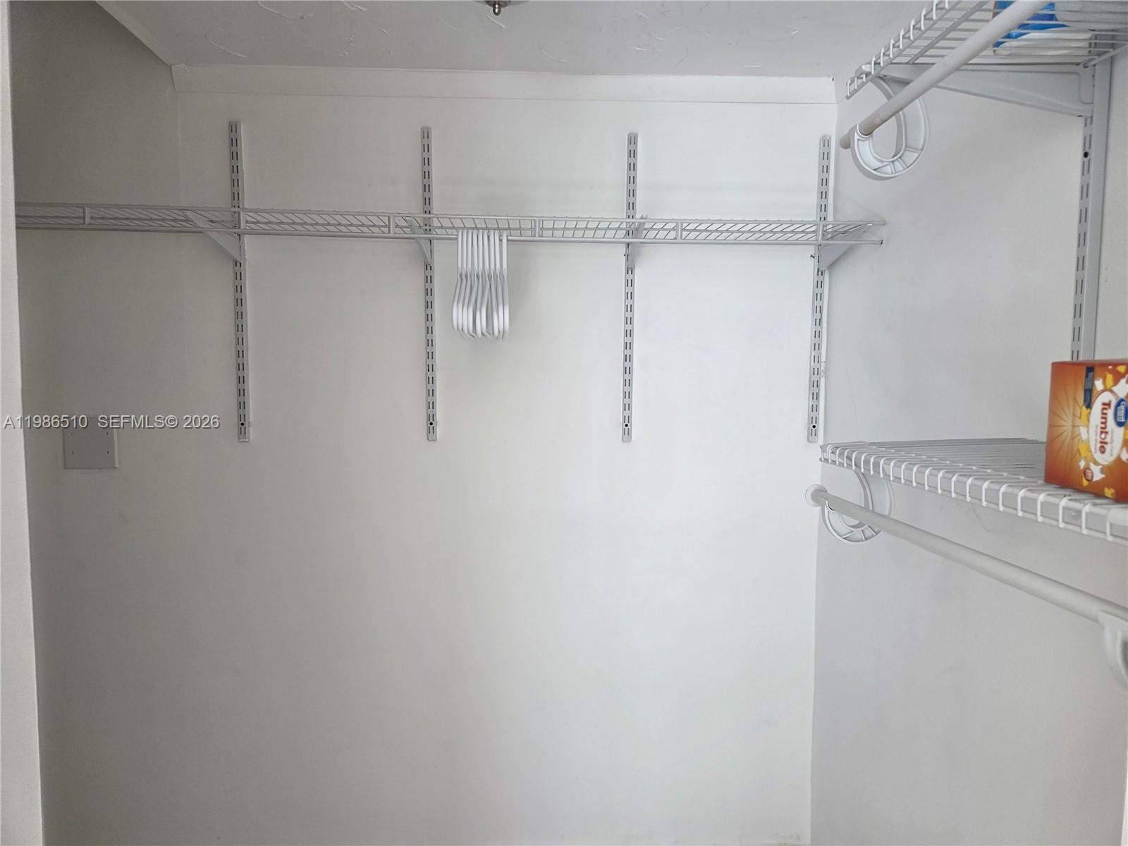 100 1 / 2 883 sq. ft. $ 2026-03-20 0 Photo