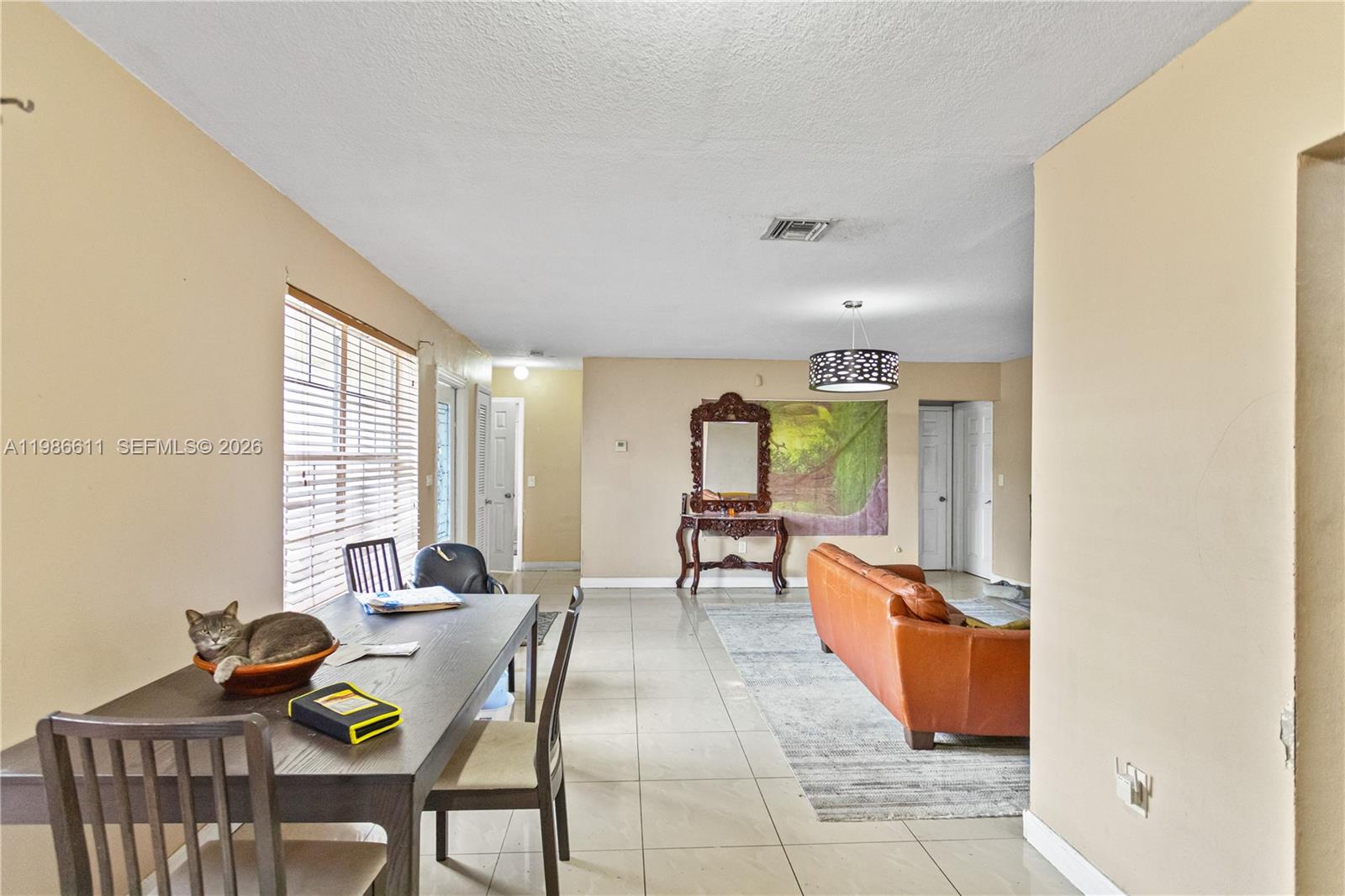   /  2590 кв.футов $ 2026-03-20 0 Фото