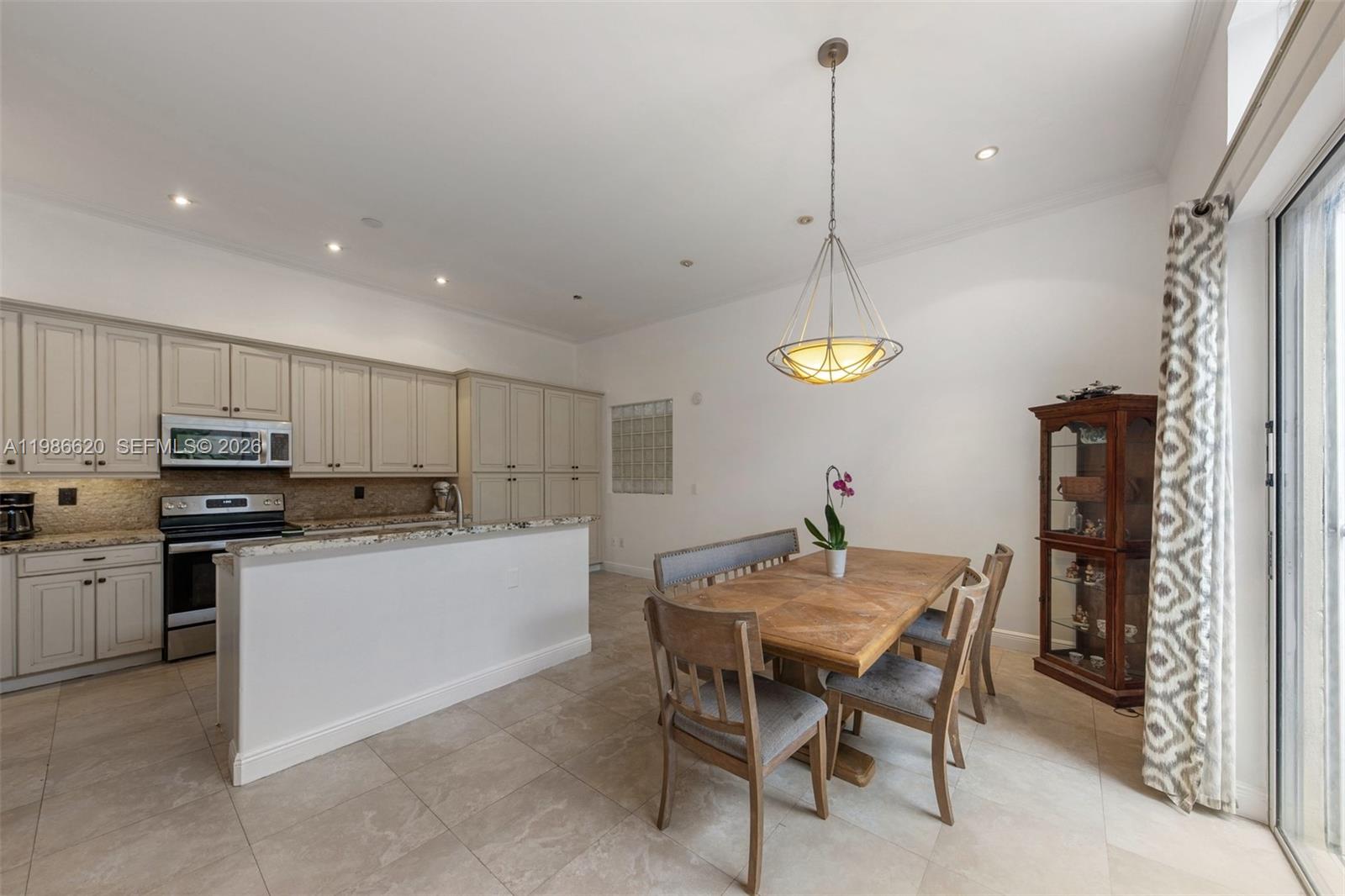 Photo of 1104 Redwood St  (1104), Hollywood, Florida, 33019 - 