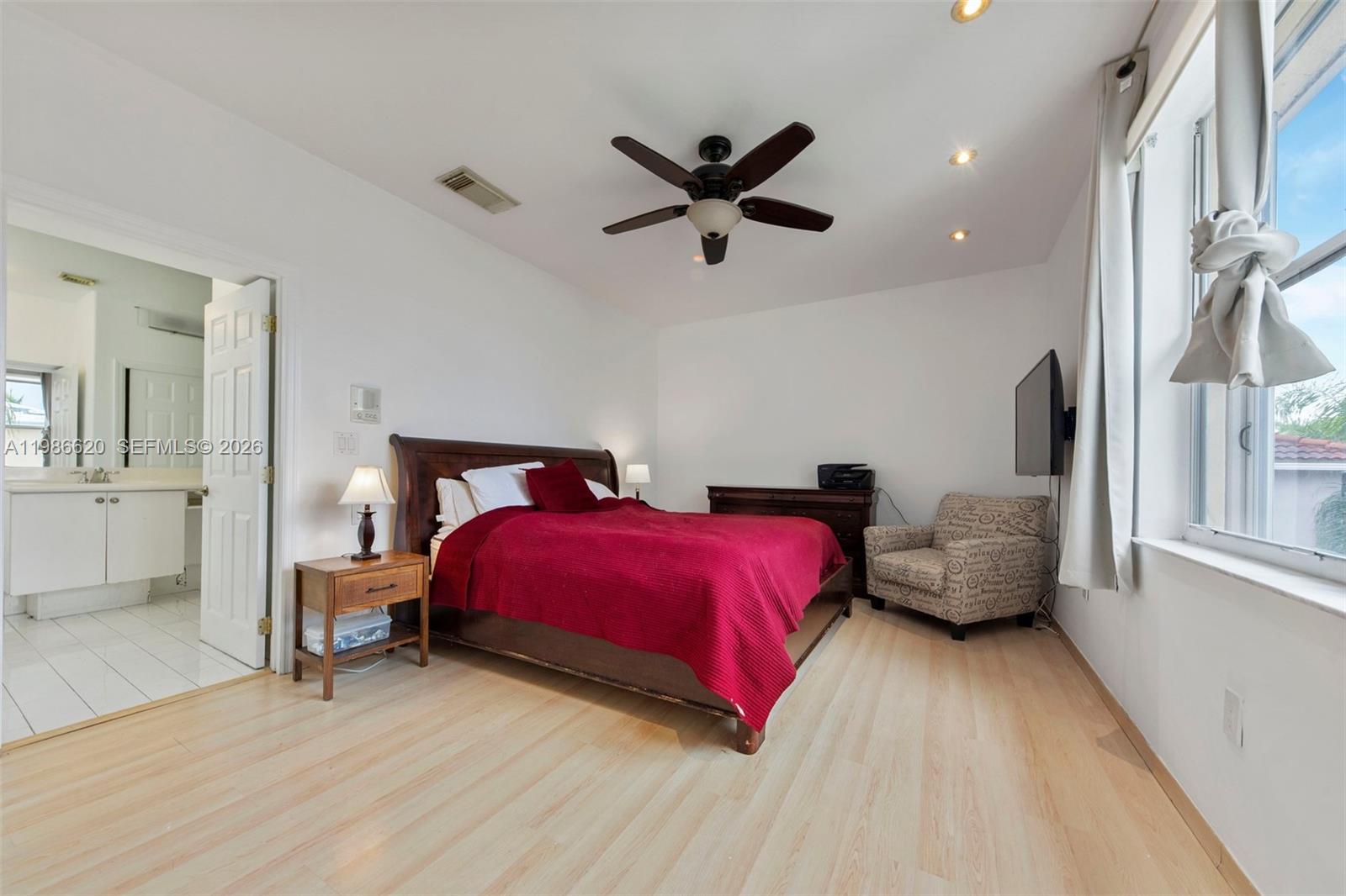 Photo of 1104 Redwood St  (1104), Hollywood, Florida, 33019 - 