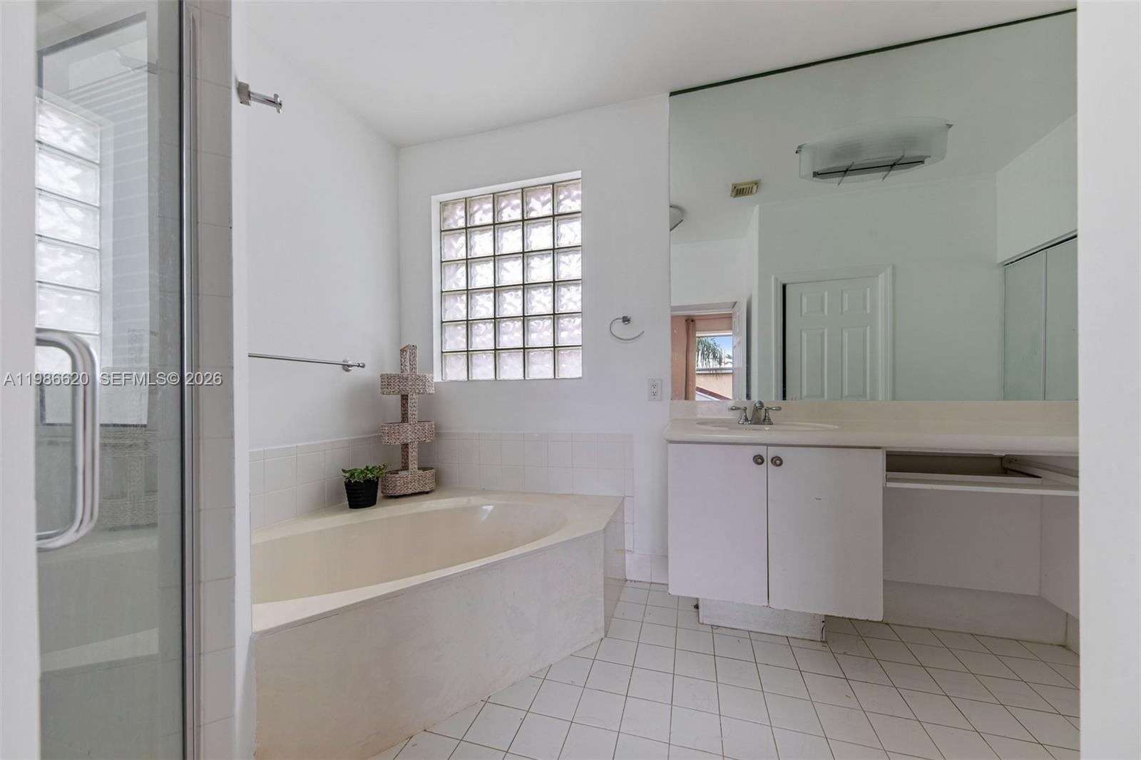 Photo of 1104 Redwood St  (1104), Hollywood, Florida, 33019 - 