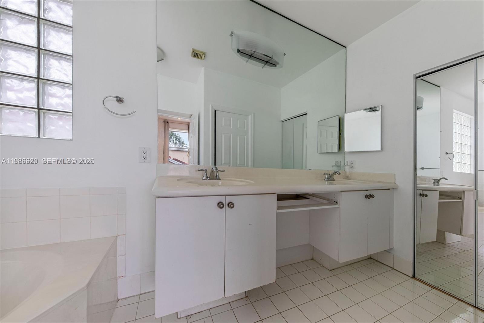 Photo of 1104 Redwood St  (1104), Hollywood, Florida, 33019 - 