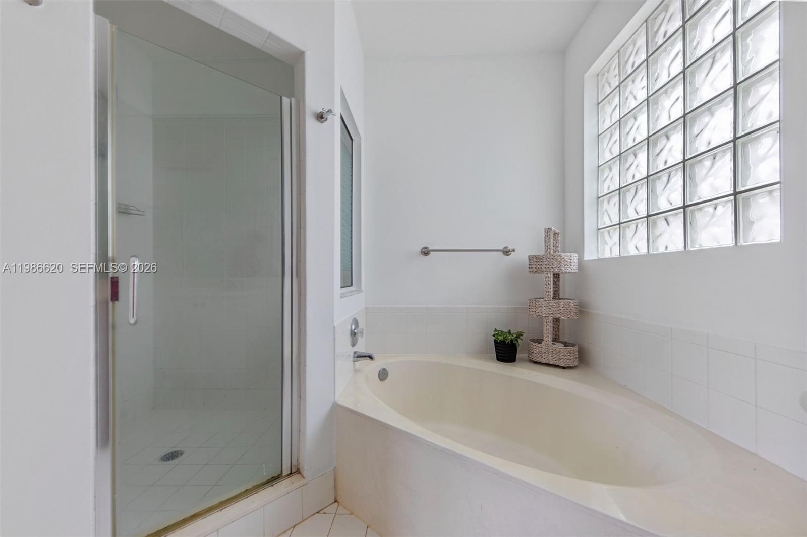 Photo of 1104 Redwood St  (1104), Hollywood, Florida, 33019 - 