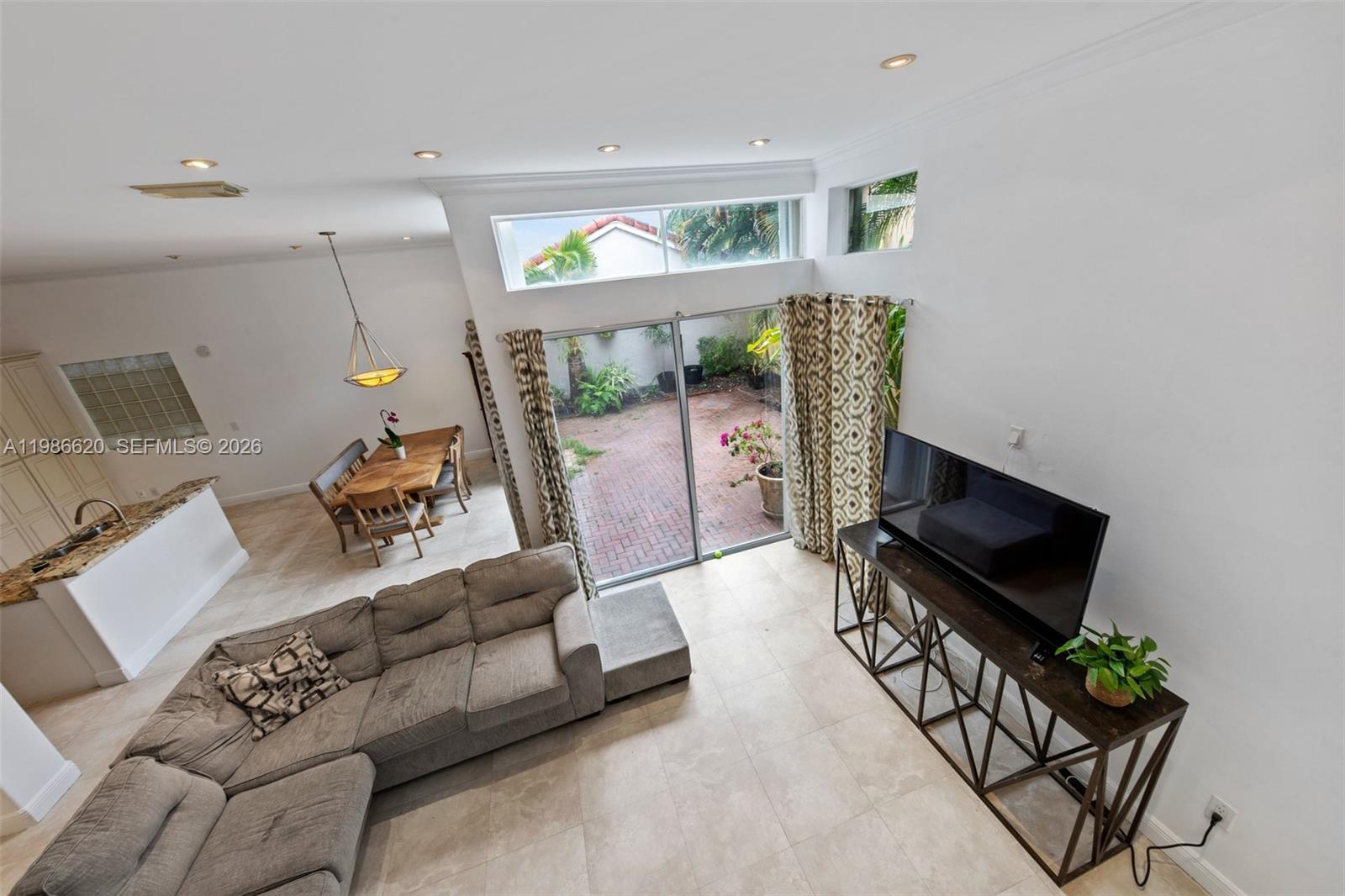 Photo of 1104 Redwood St  (1104), Hollywood, Florida, 33019 - 