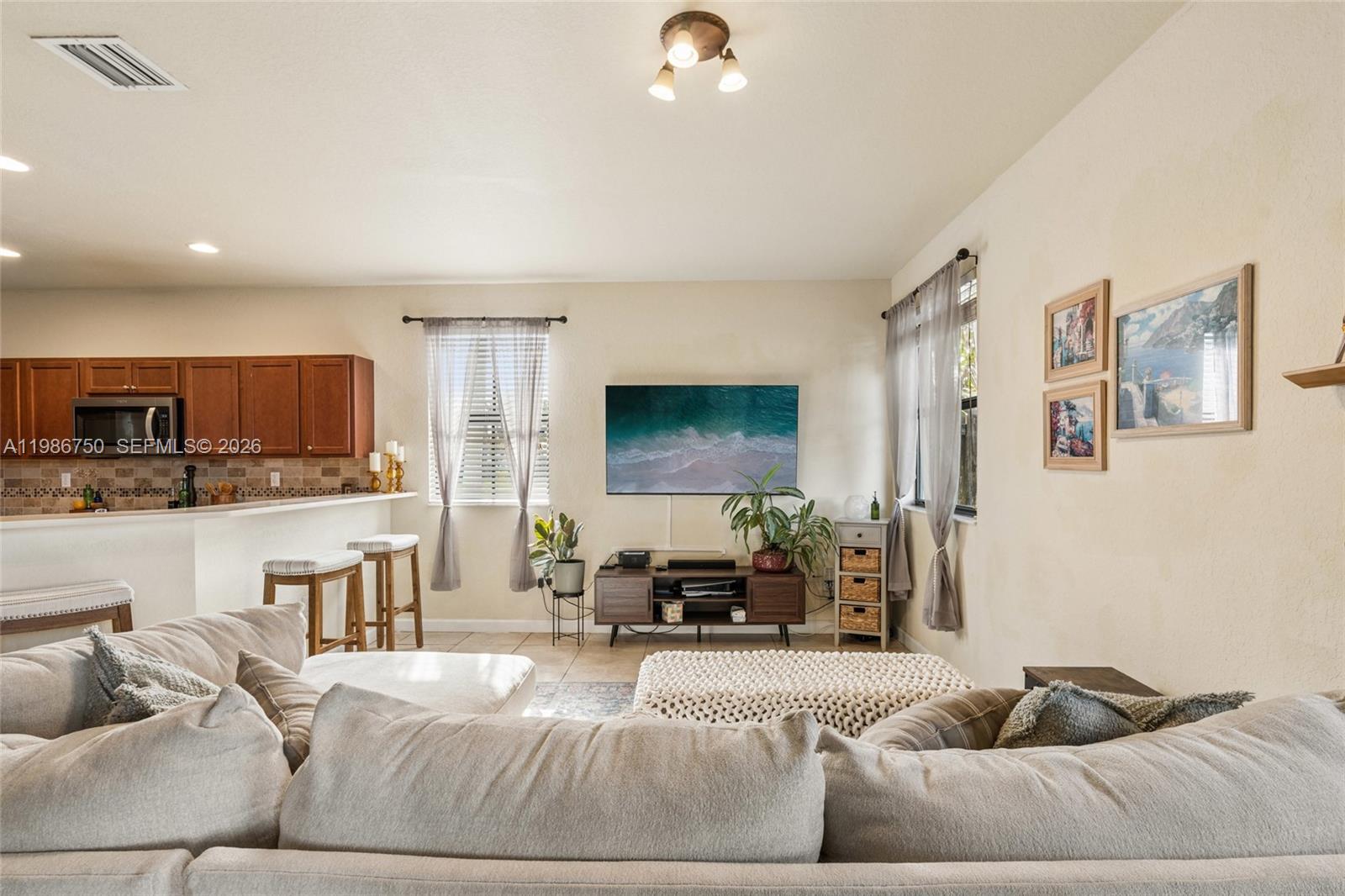 11379 3 / 3 1741 sq. ft. $ 2026-03-20 0 foto