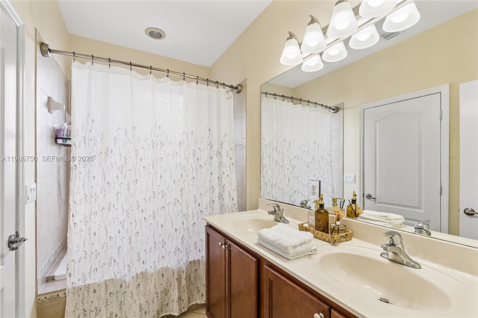 11379 3 / 3 1741 sq. ft. $ 2026-03-20 0 foto