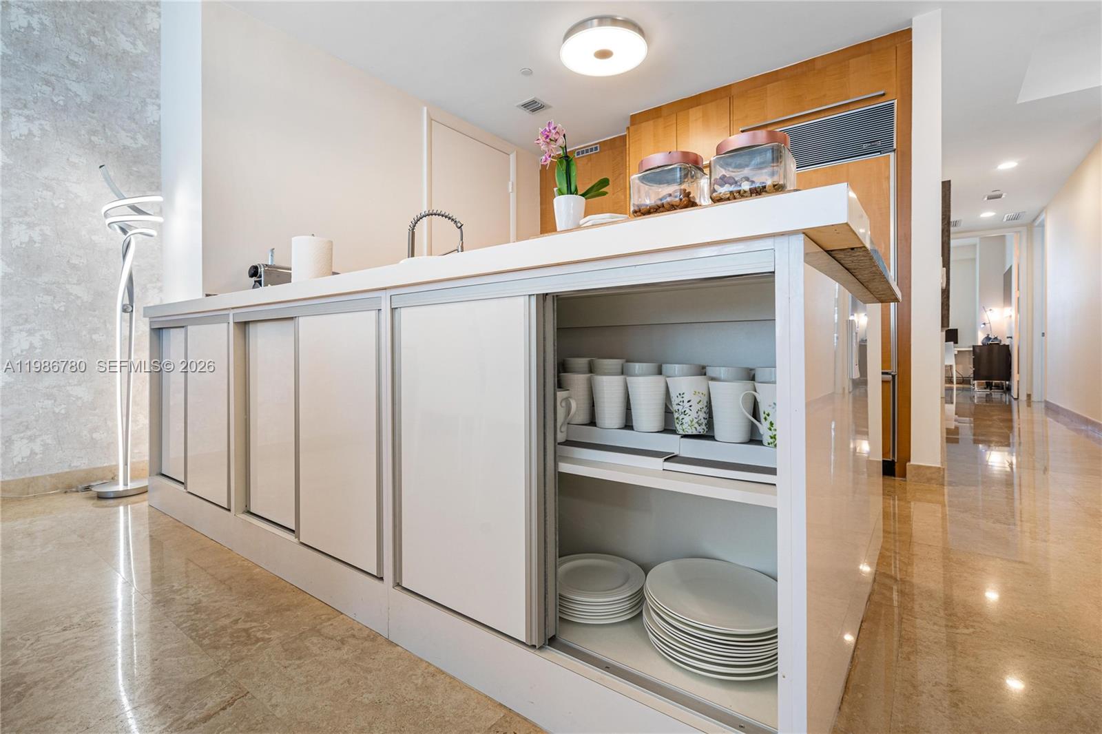 3002 3 / 4 1979 sq. ft. $ 2026-03-20 0 foto