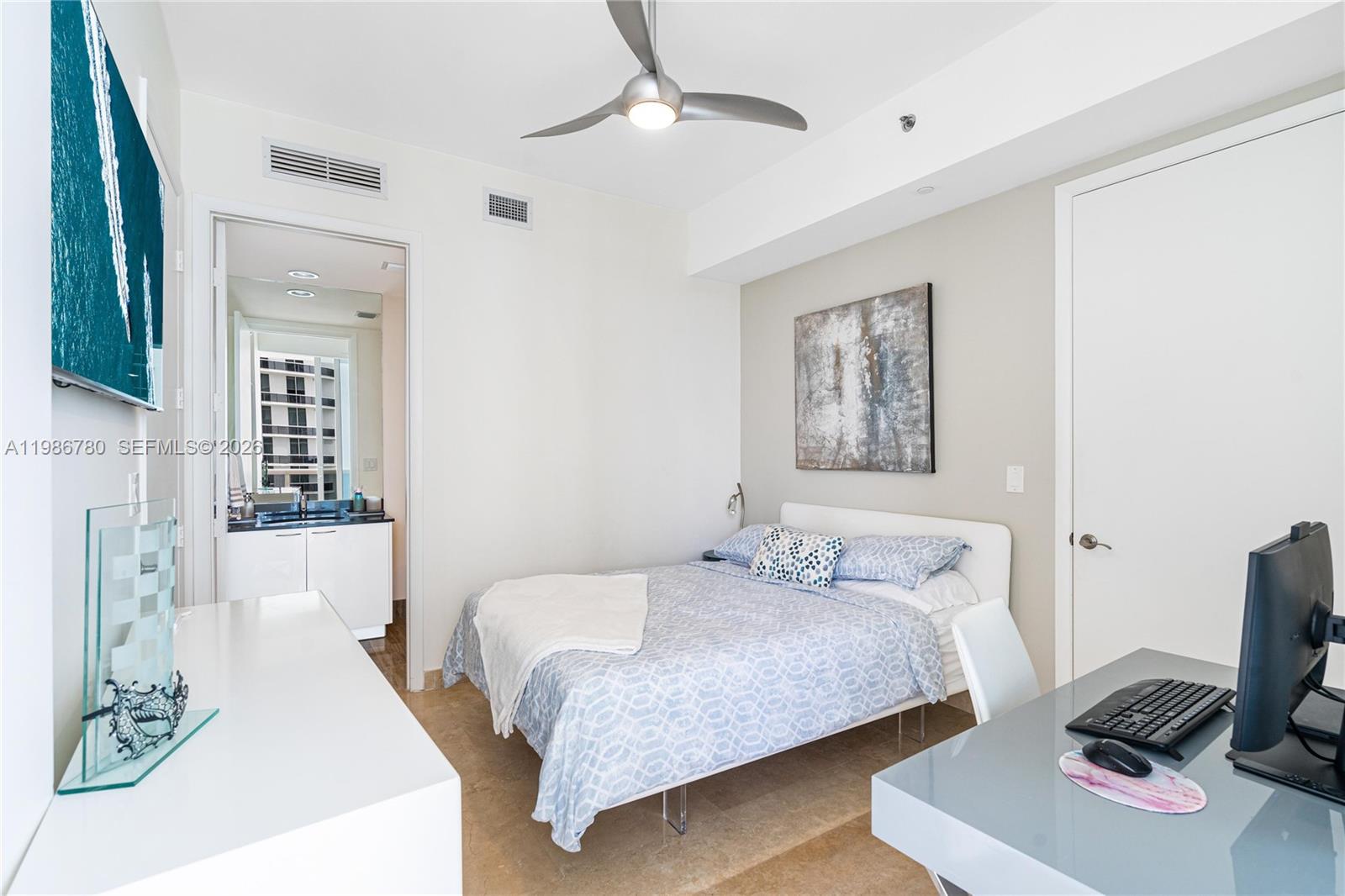 3002 3 / 4 1979 sq. ft. $ 2026-03-20 0 foto