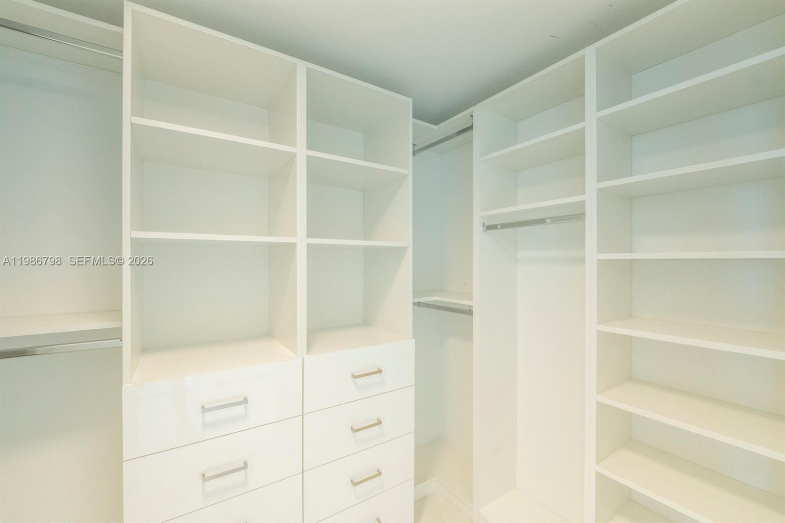 4-1007 3 / 4 1892 sq. ft. $ 2026-03-20 0 foto