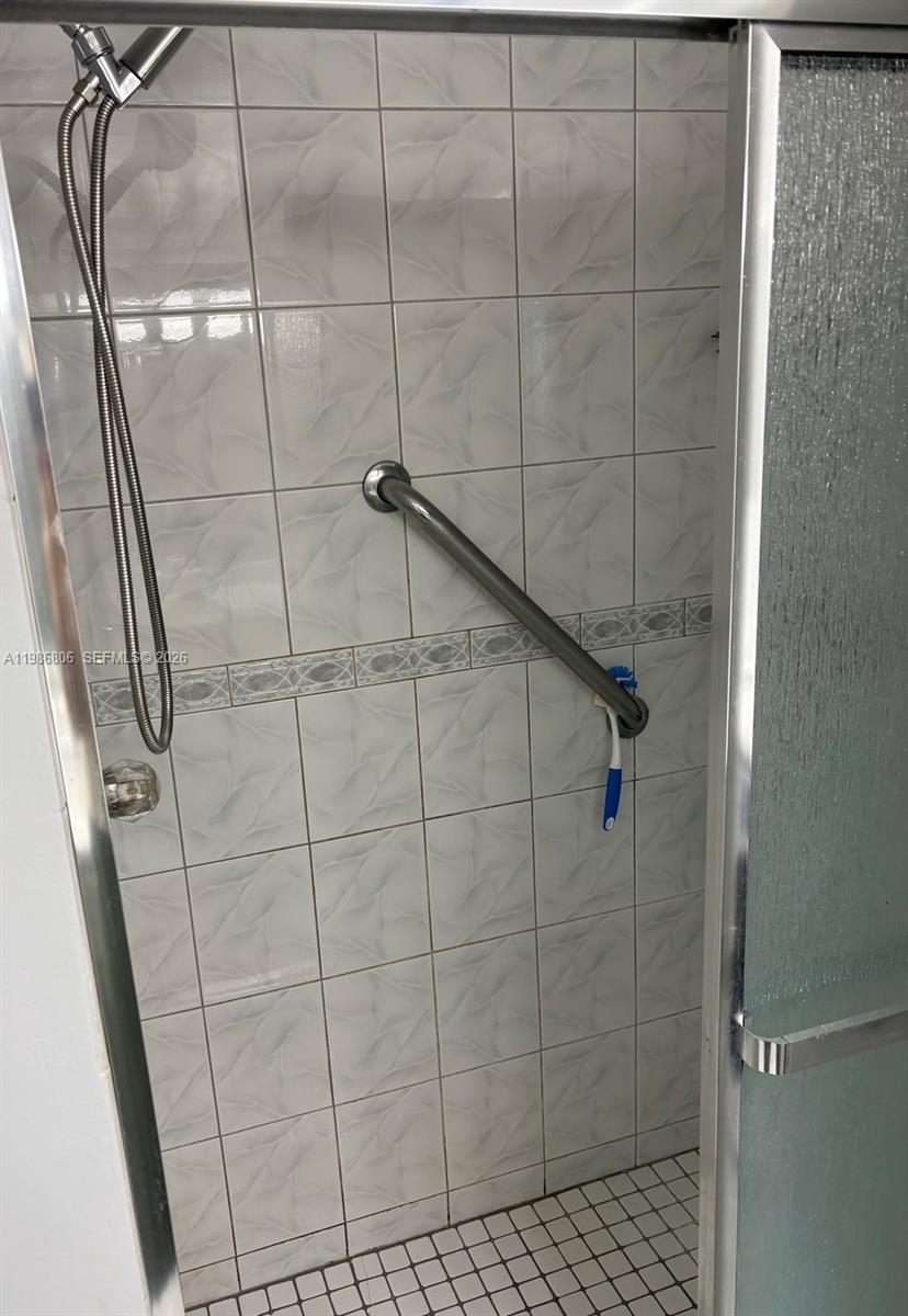 Photo of 427 Golden Isles Dr #10D, Hallandale Beach, Florida, 33009 -