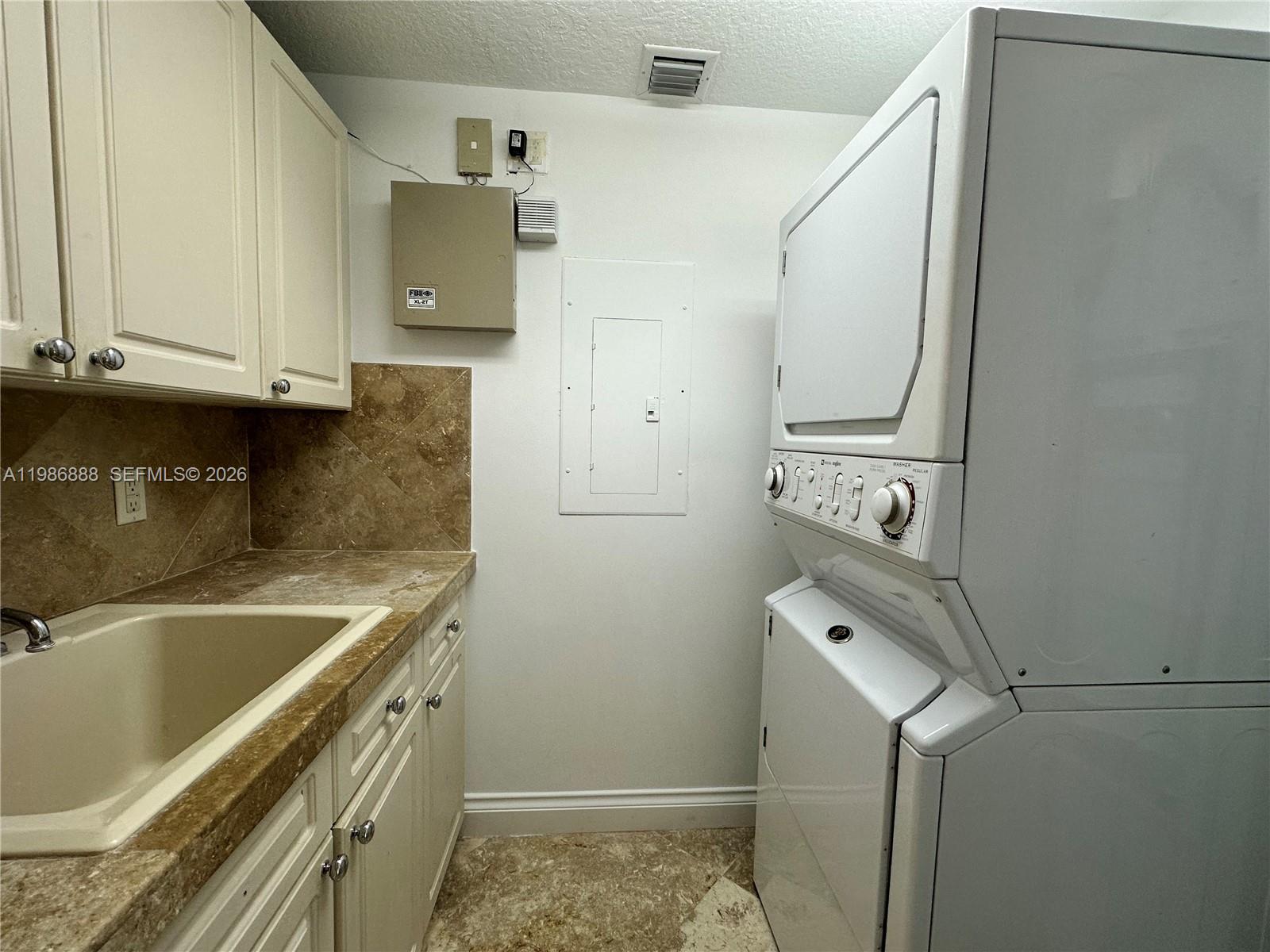 Photo of 6051 Ocean Dr  #704, Hollywood, Florida, 33019 - 