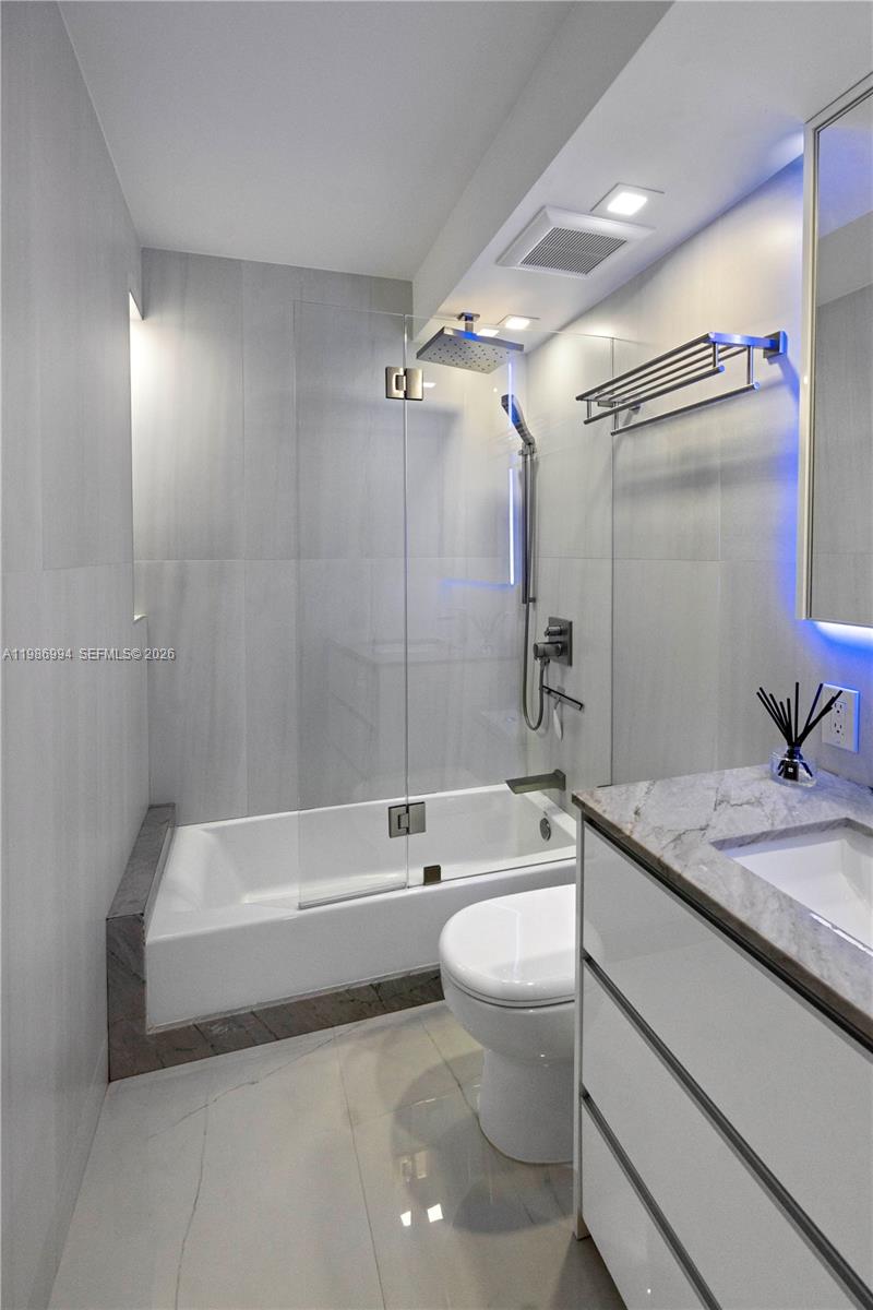 Photo of 400 Kings Point Dr  #822-23, Sunny Isles Beach, Florida, 33160 - 3-rd bathroom