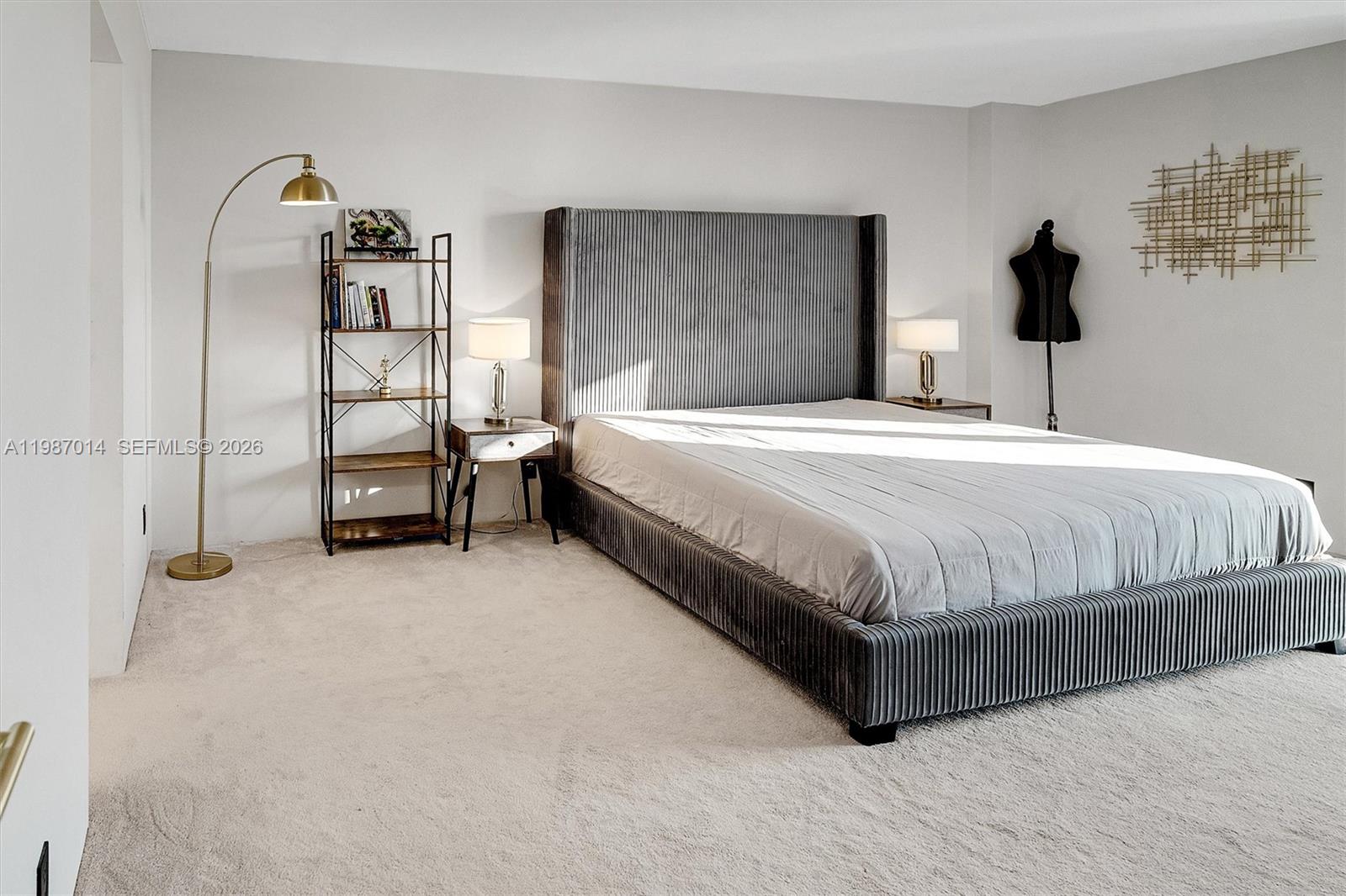 617 2 / 2 1521 кв.футов $ 2026-03-21 0 Фото