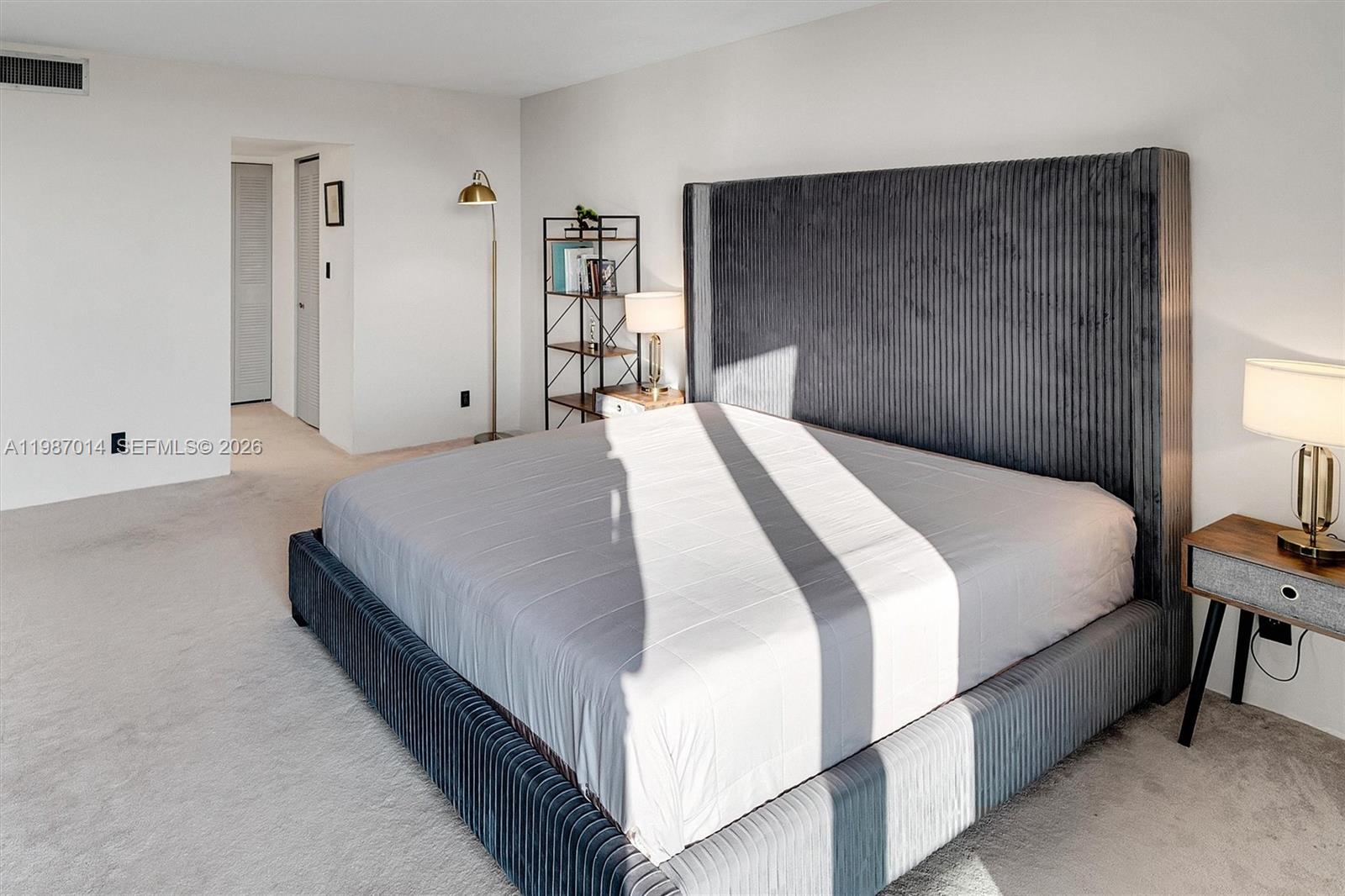 617 2 / 2 1521 кв.футов $ 2026-03-21 0 Фото