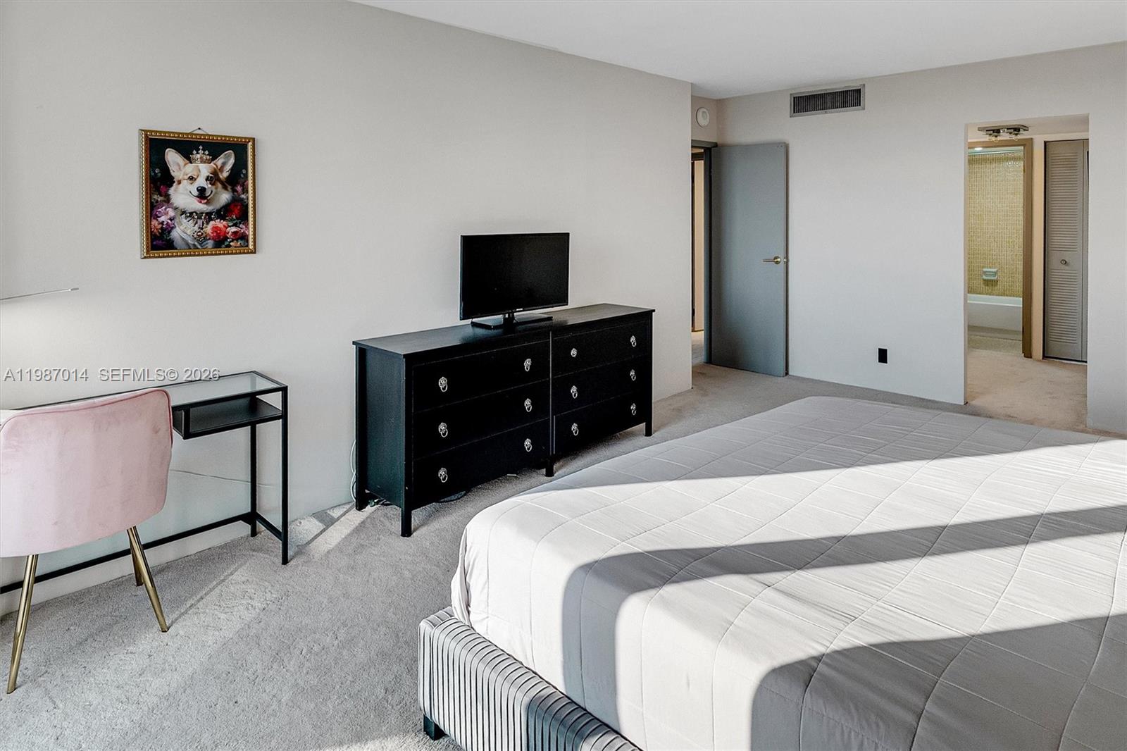 617 2 / 2 1521 кв.футов $ 2026-03-21 0 Фото