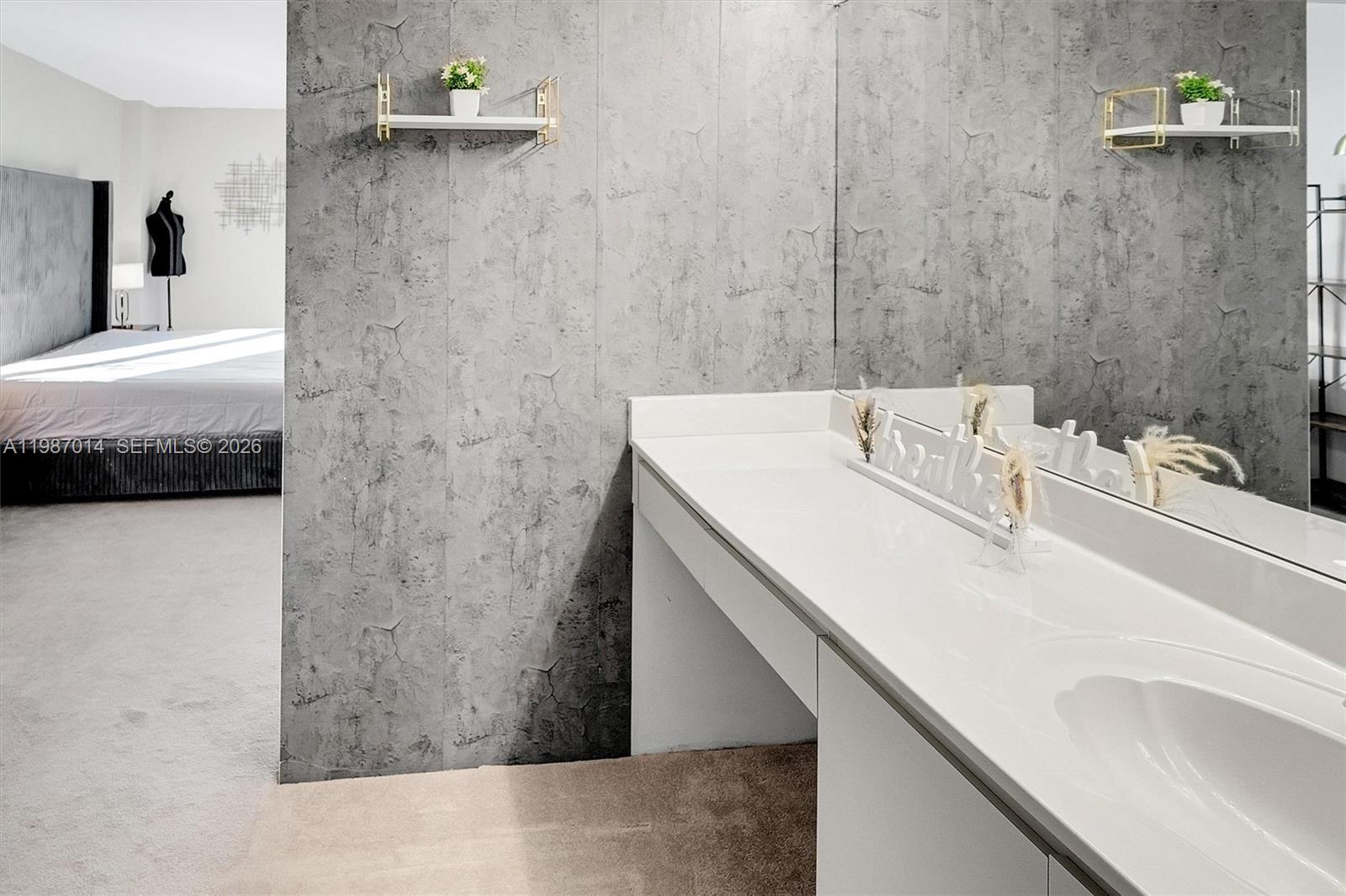 617 2 / 2 1521 кв.футов $ 2026-03-21 0 Фото