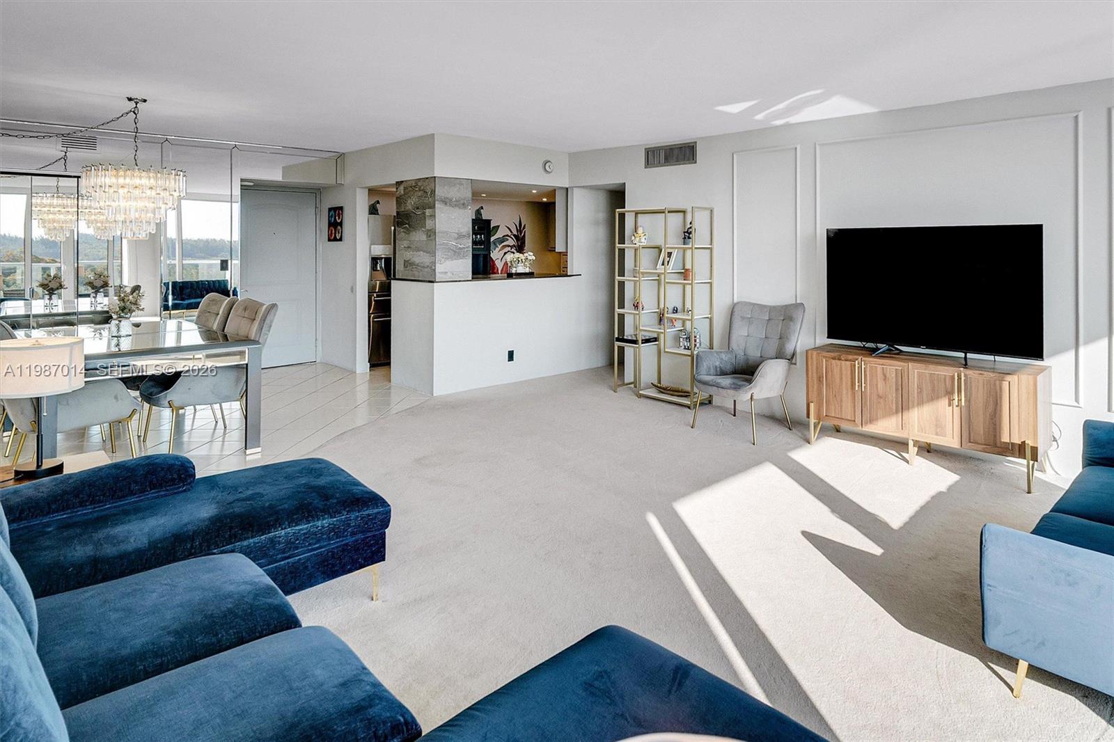 617 2 / 2 1521 кв.футов $ 2026-03-21 0 Фото