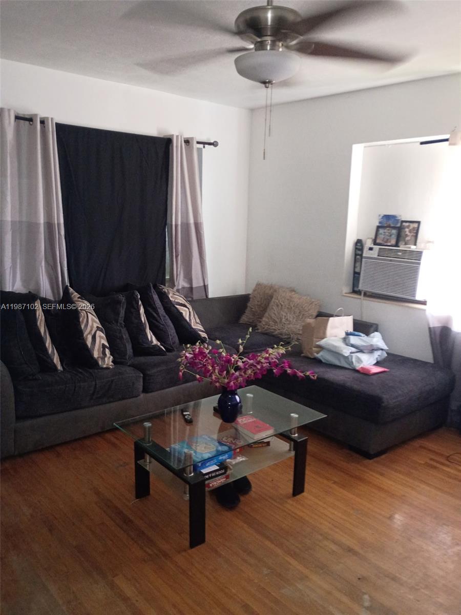   /  1392 кв.футов $ 2026-03-21 0 Фото