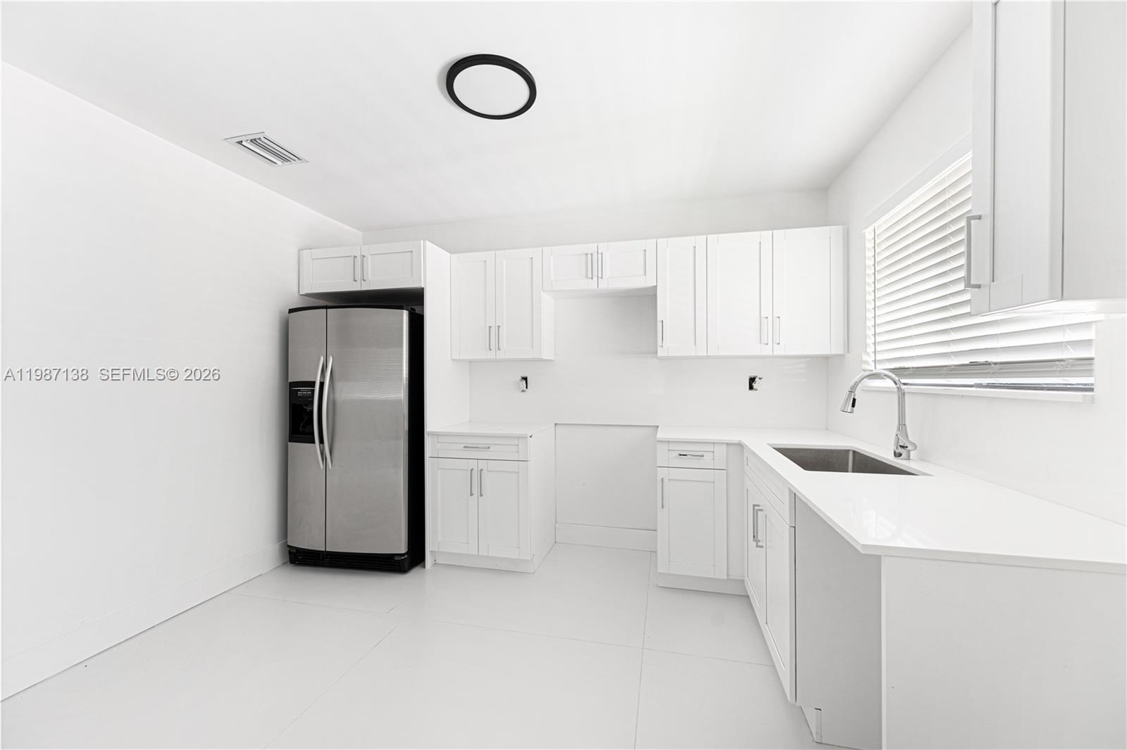   /  1512 кв.футов $ 2026-04-15 0 Фото