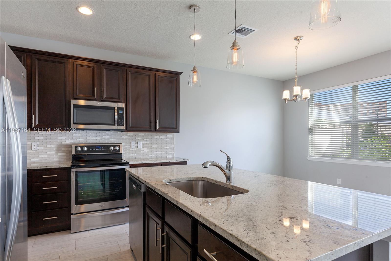 1101 3 / 2 1768 sq. ft. $ 2026-03-21 0 foto