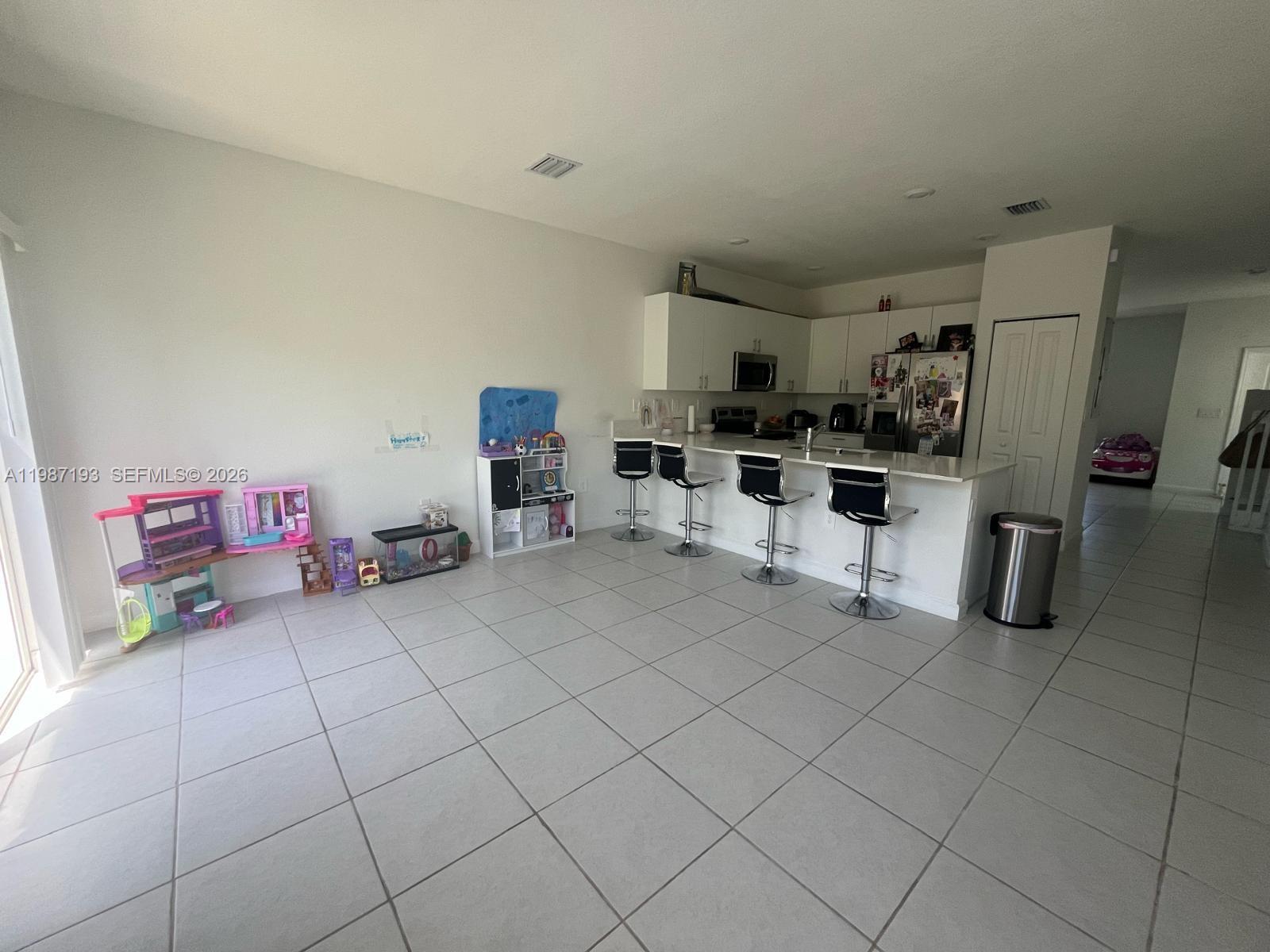 1718 3 / 3 1545 sq. ft. $ 2026-03-22 0 Photo