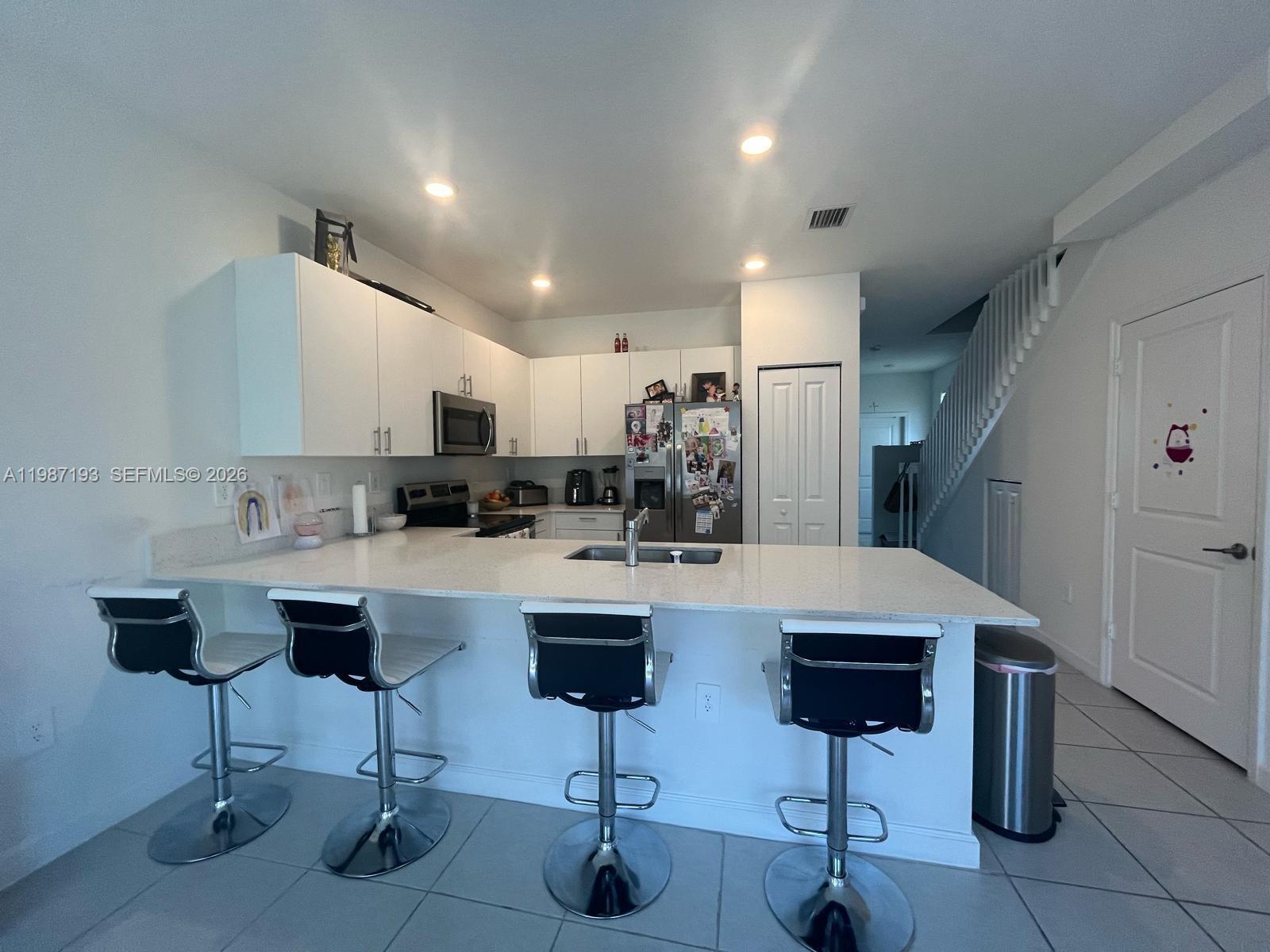 1718 3 / 3 1545 sq. ft. $ 2026-03-22 0 Photo