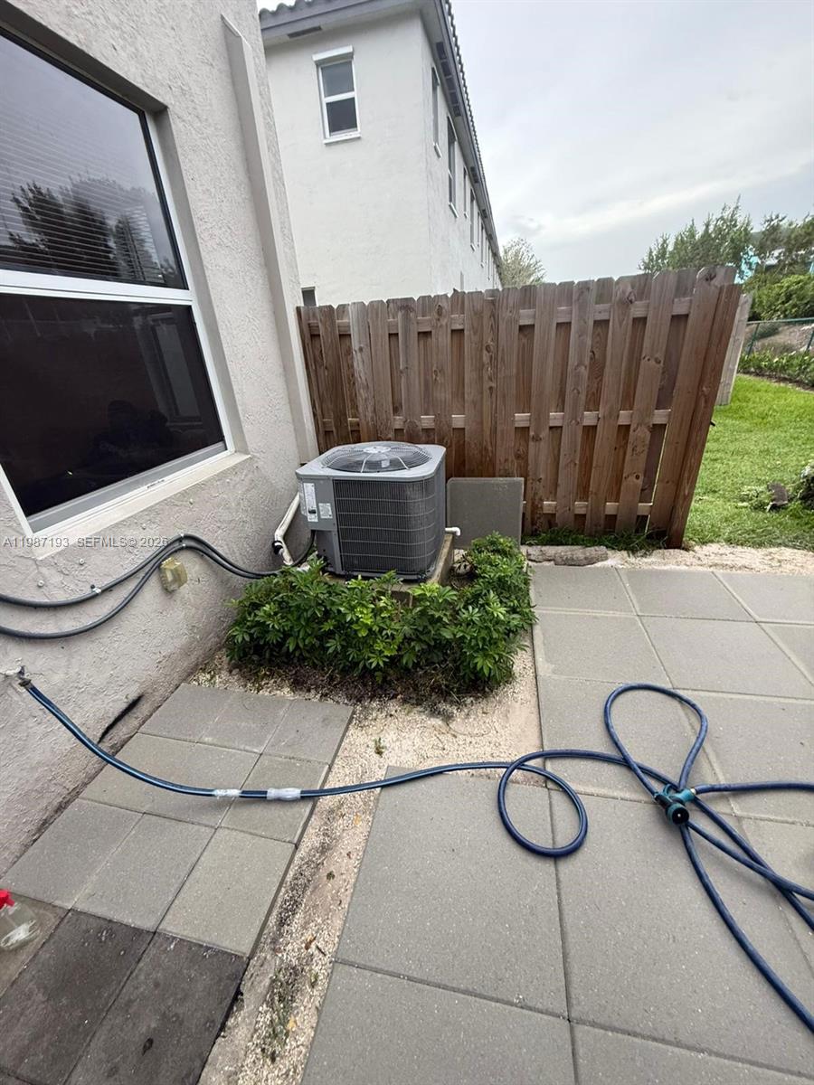 1718 3 / 3 1545 sq. ft. $ 2026-03-22 0 Photo