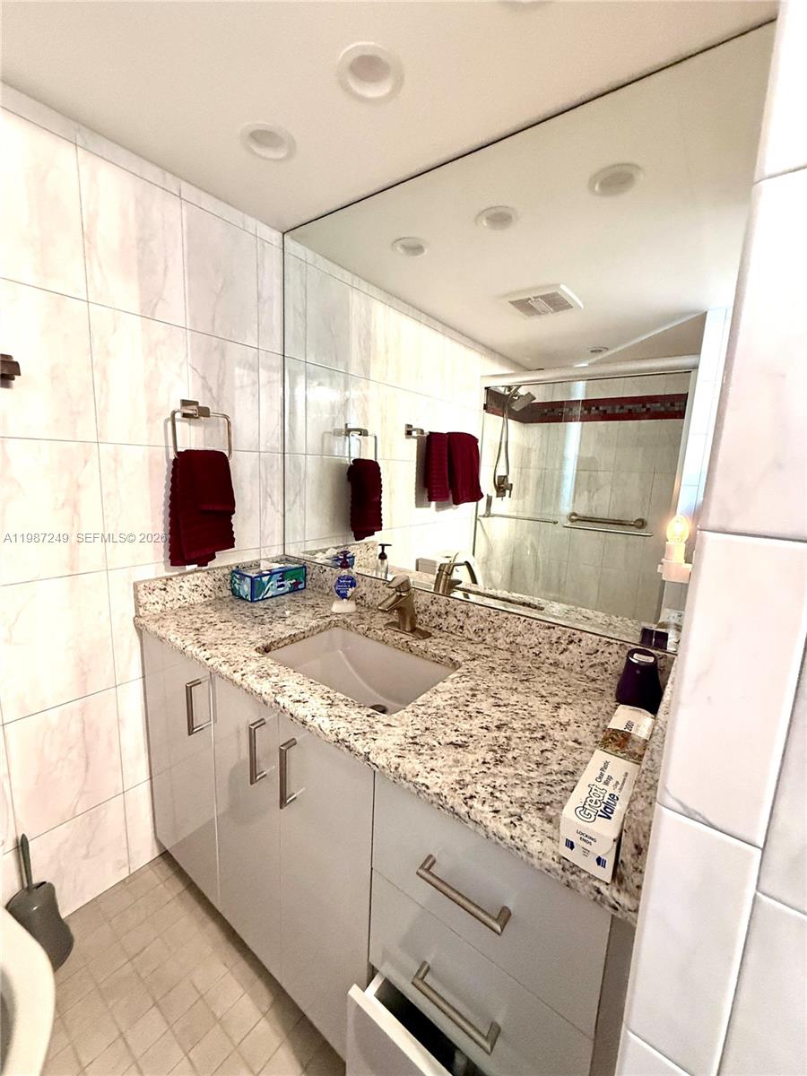 Photo of 3180 Ocean Dr  #509, Hallandale Beach, Florida, 33009 - Bathroom near the Den