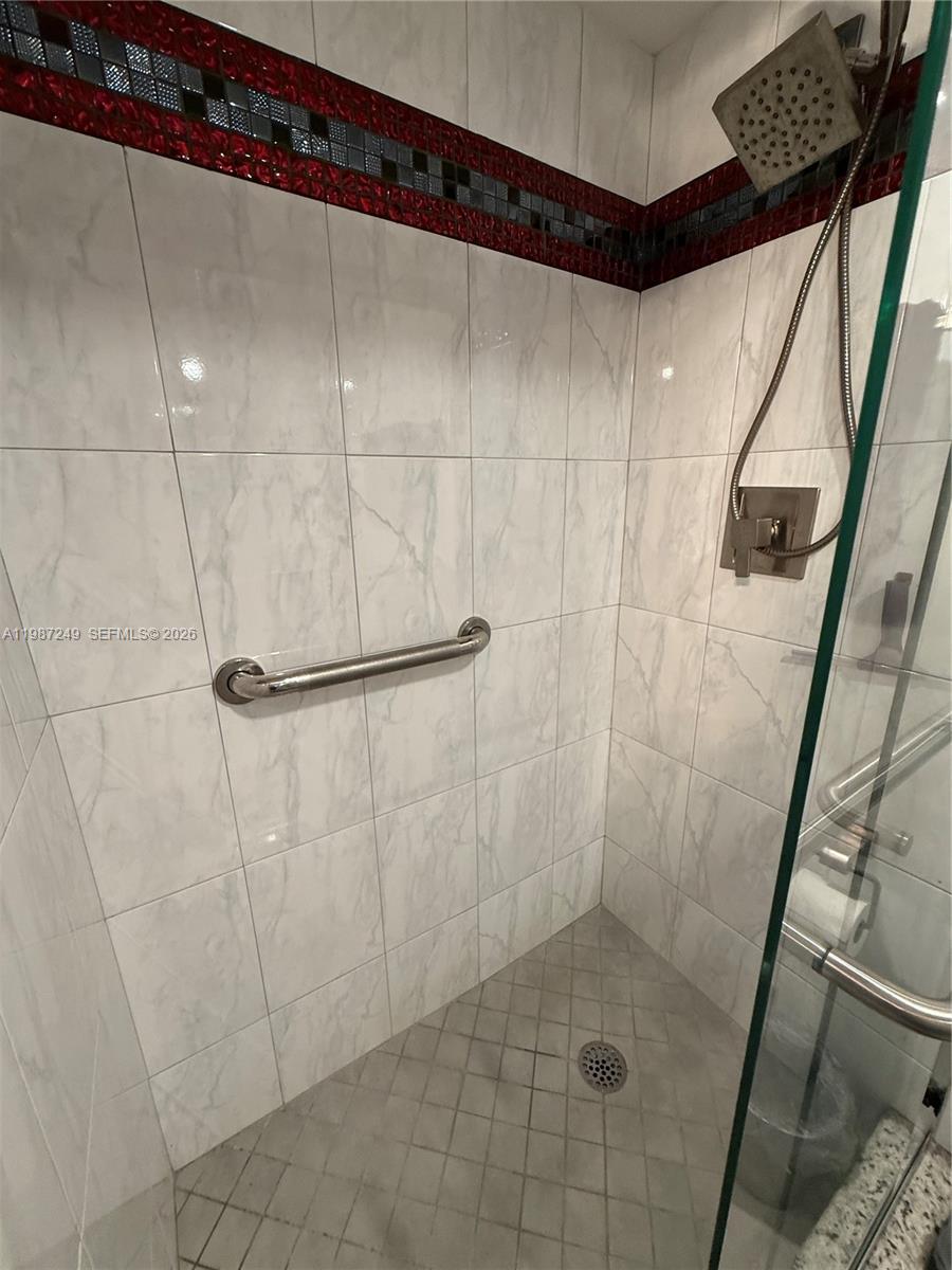 Photo of 3180 Ocean Dr  #509, Hallandale Beach, Florida, 33009 - Bathroom near the Den