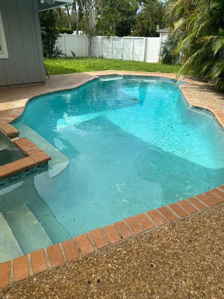 4541 3 / 2 1376 sq. ft. $ 2026-03-22 0 foto