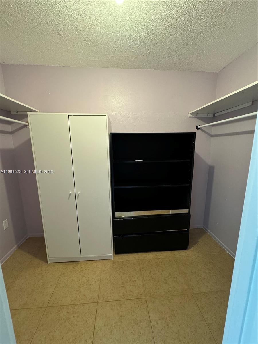 Ver detalles 214-2 1 / 1 909 sq. ft. $ 2026-03-23 0 foto