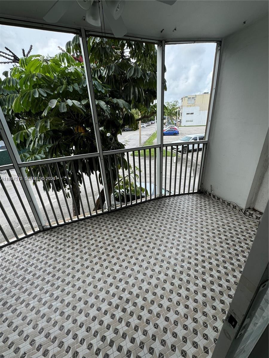 Ver detalles 214-2 1 / 1 909 sq. ft. $ 2026-03-23 0 foto