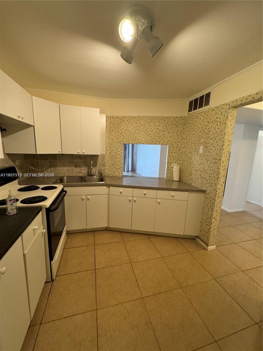 Ver detalles 214-2 1 / 1 909 sq. ft. $ 2026-03-23 0 foto