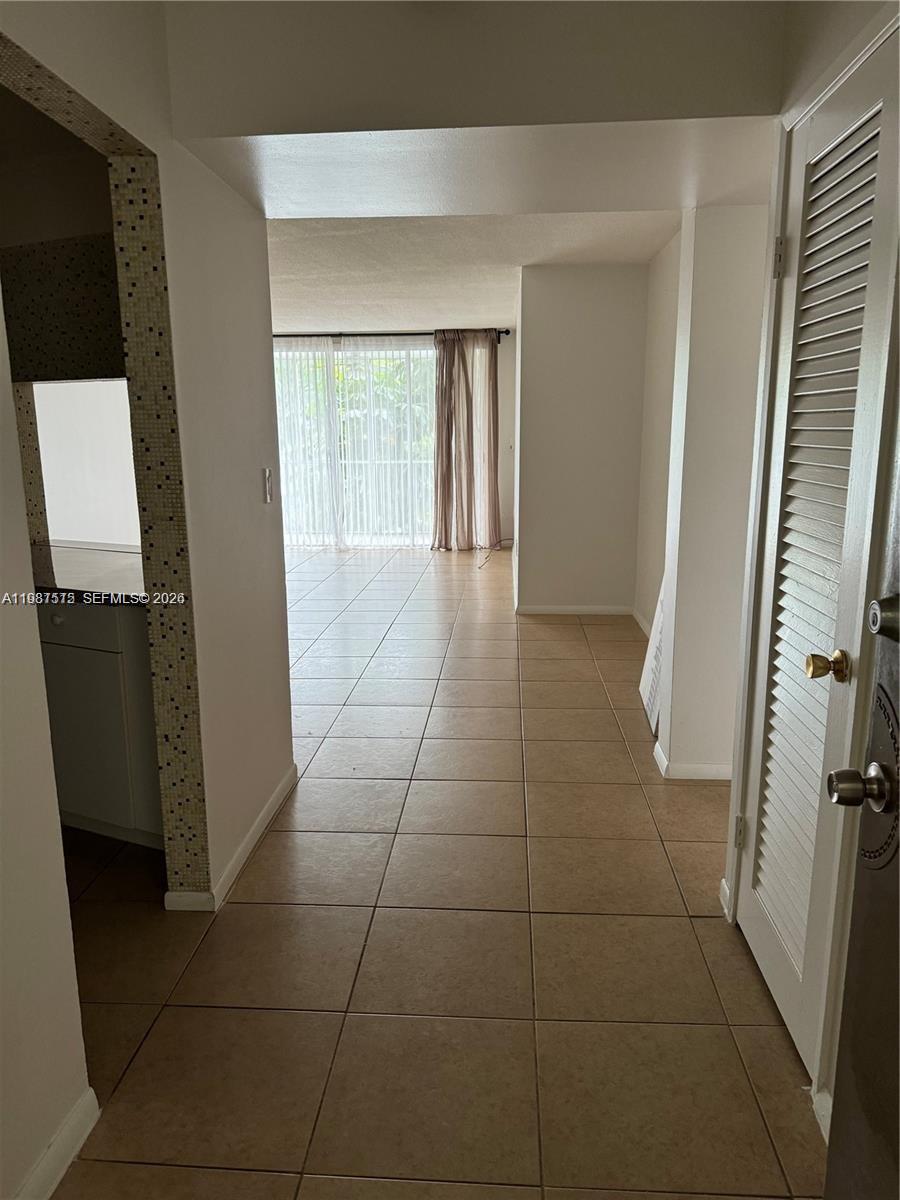 Ver detalles 214-2 1 / 1 909 sq. ft. $ 2026-03-23 0 foto