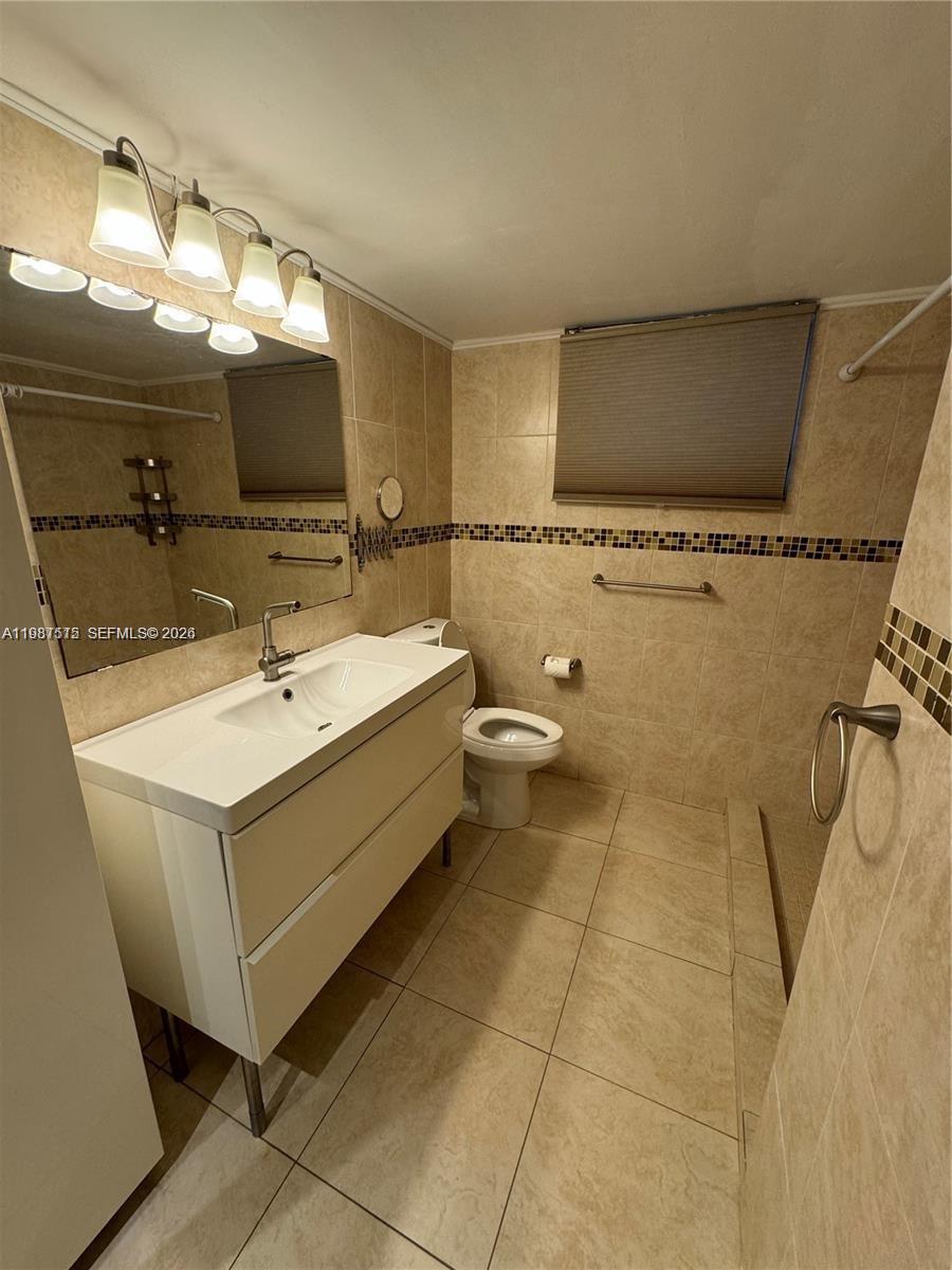 Ver detalles 214-2 1 / 1 909 sq. ft. $ 2026-03-23 0 foto