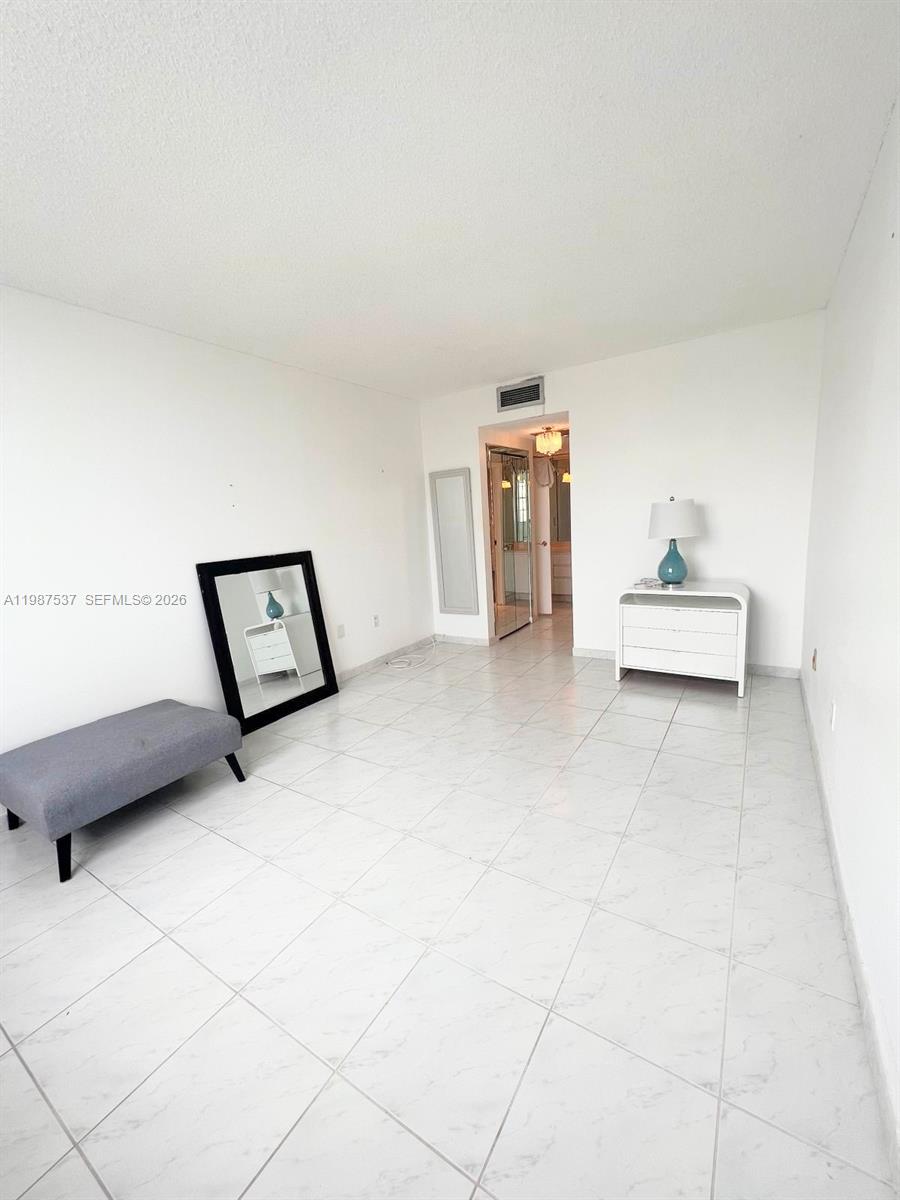 915 2 / 2 1220 sq. ft. $ 2026-04-22 0 Photo