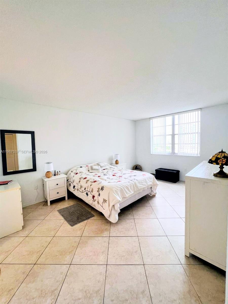 915 2 / 2 1220 sq. ft. $ 2026-04-22 0 Photo